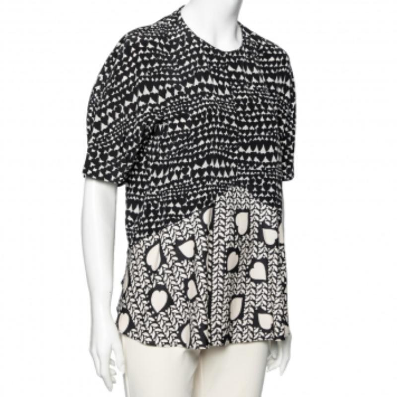 Top à volants en soie imprimé cœur monochrome Stella McCartney M en vente 2