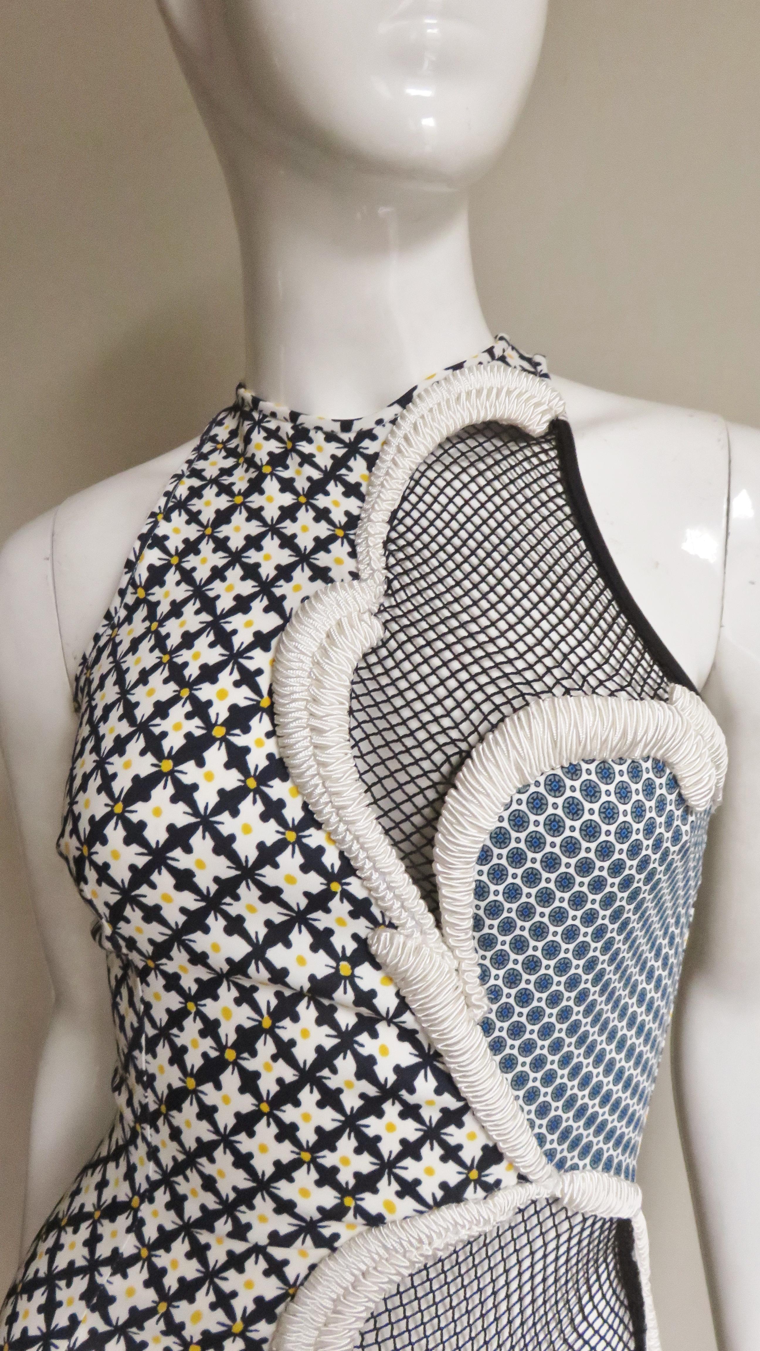 Stella McCartney Neues Kleid mit gemischten Mustern für die Anzeigenkampagne (Grau)