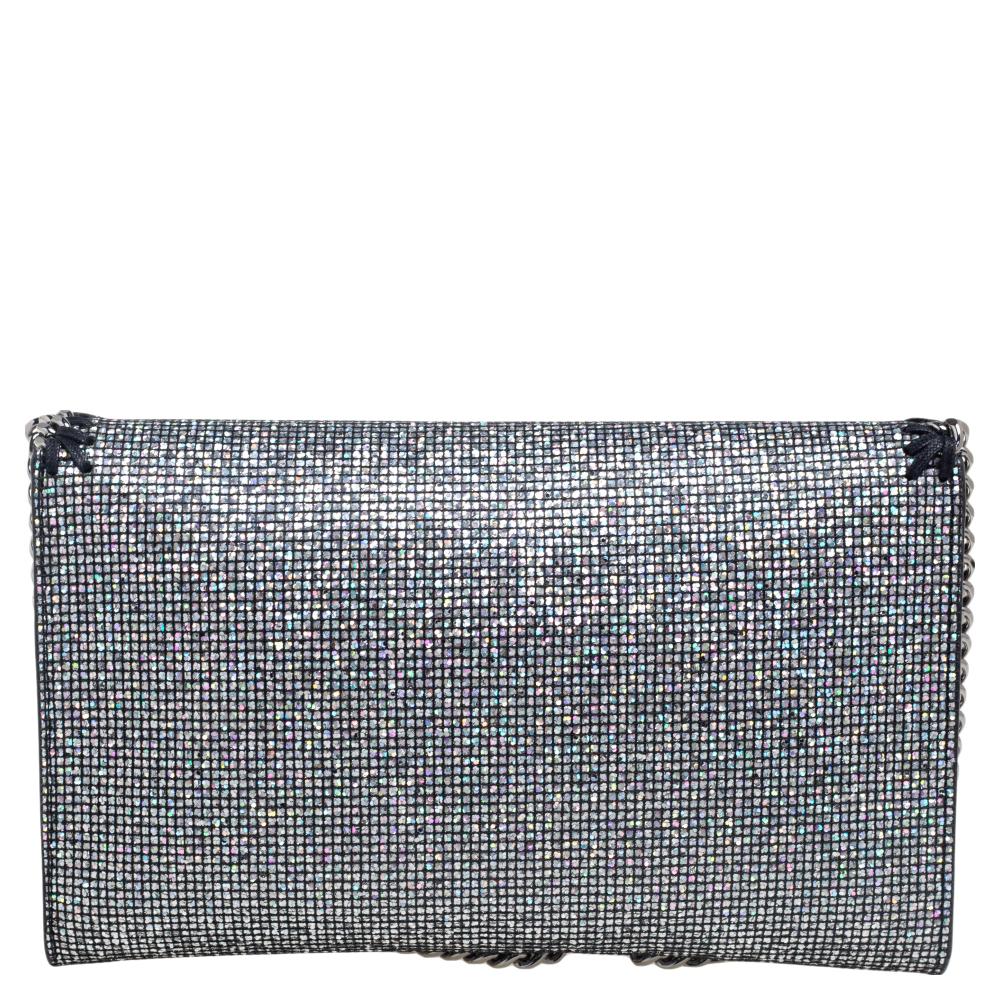This Falabella crossbody bag from Stella McCartney is finely crafted from metallic disco glitter and styled with a front flap that has silver-tone metal chain stitch detailing. Its nylon interior offers enough space to hold your daily essentials and