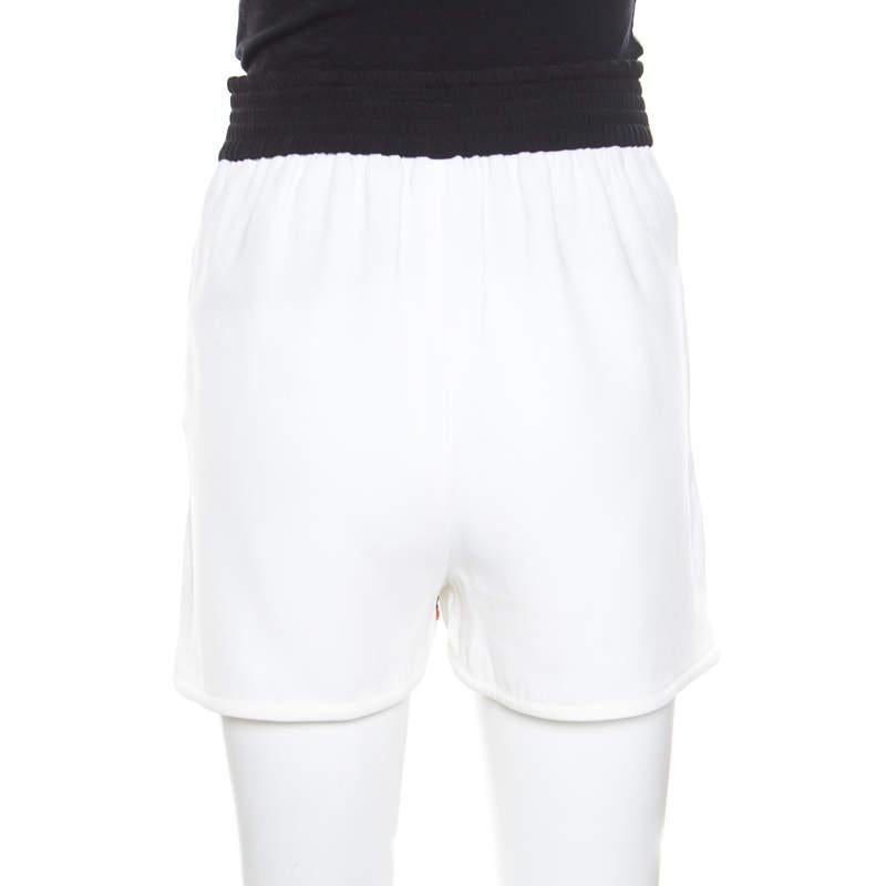 A comfy piece to update your casual wear  these Stella McCartney Kristelle shorts are crafted to lend you both style and comfort. They have a banded waistline and flaunt a multicolored floral print on the front along with a paneled white rear. Feel