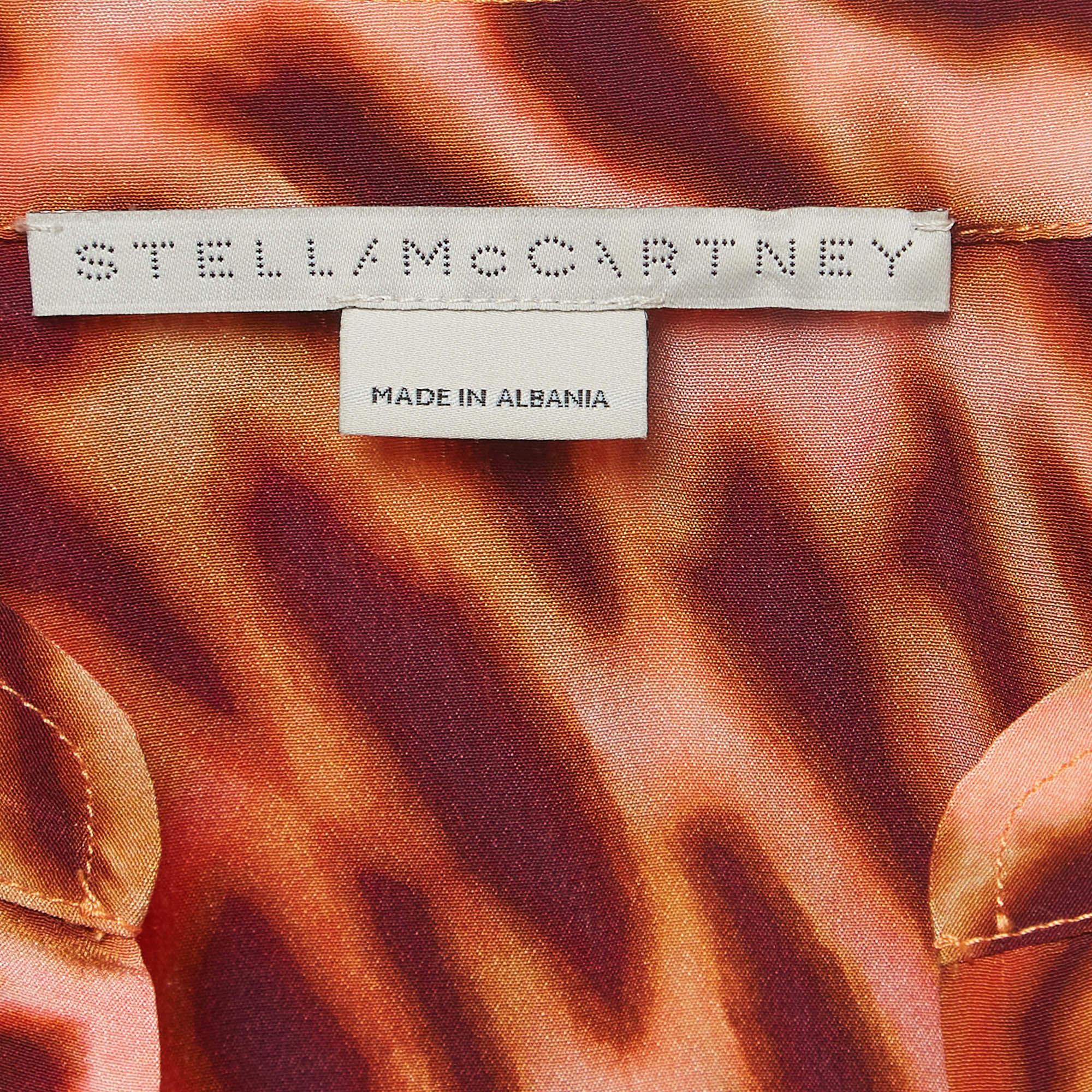 Stella McCartney Camicetta con bottoni in seta con stampa multicolore M. In condizioni buone in vendita a Dubai, Al Qouz 2