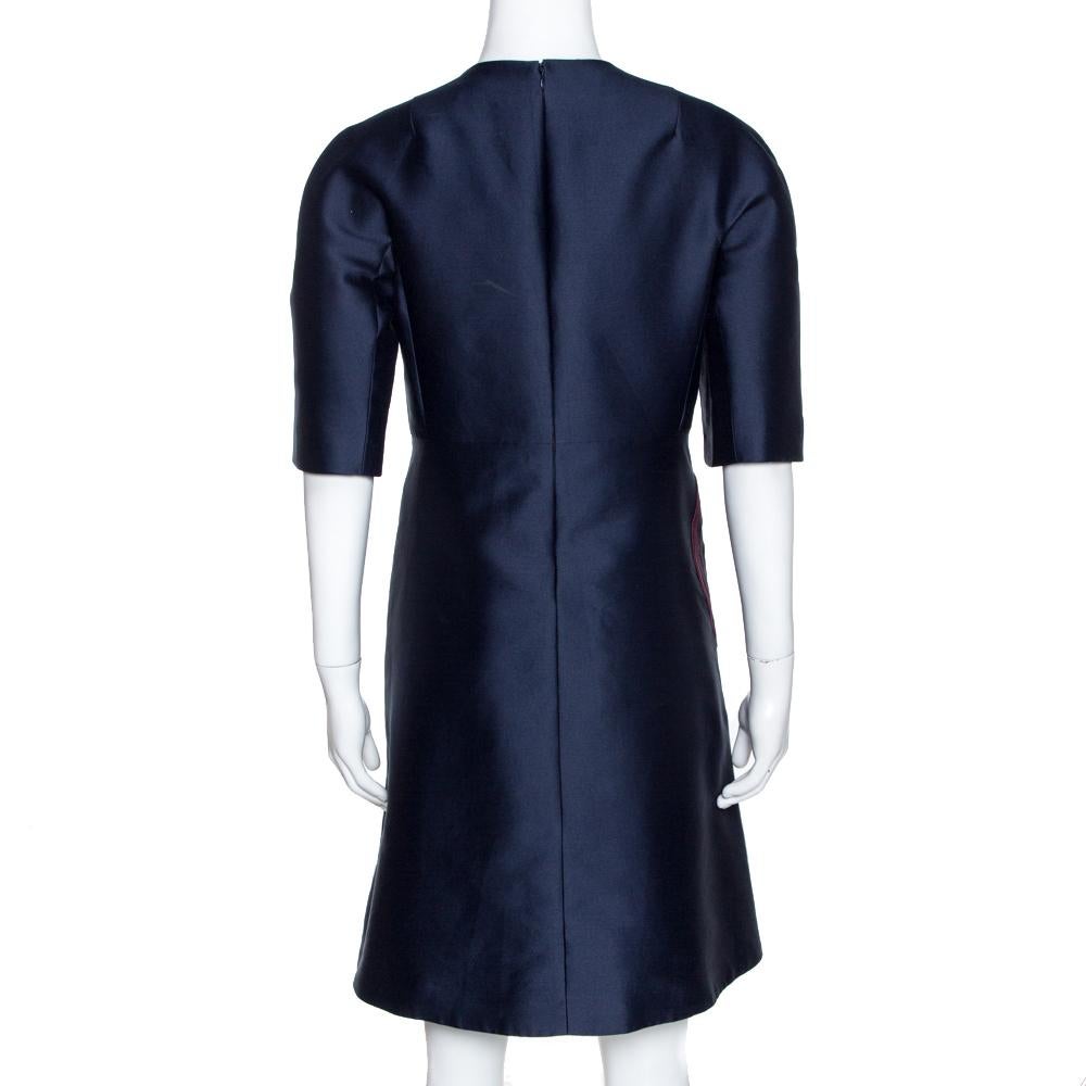 Upgrade your wardrobe with this elegant Stella McCartney dress that is tailored to perfection. This navy blue dress is easy to style, making it an effortless piece to add to your collection. This dress features a flattering design with a tiger