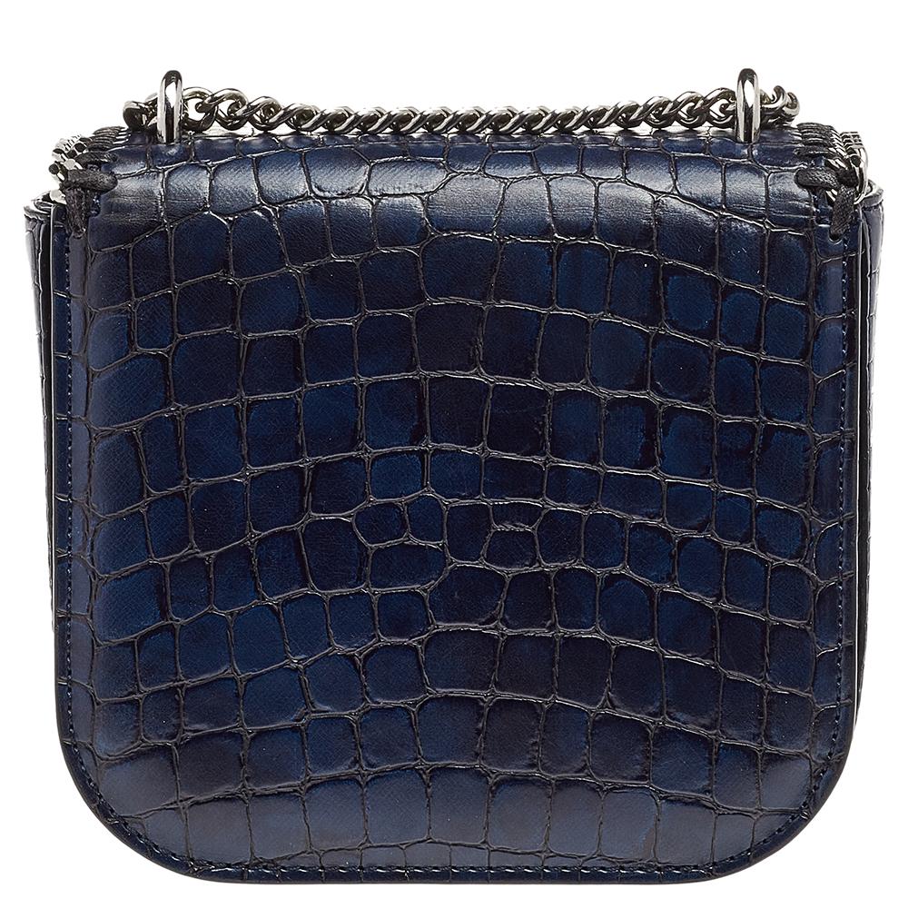 A refreshing version of your Falabella bags, this box shoulder bag is chic and elegant. Featuring a diamond-cut front flap detailed with chain-link trims, the croc-embossed faux leather bag has a blend of unique details and signature designs. It has