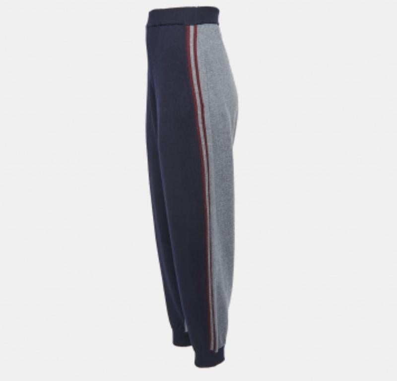 ¡Qué elegantes y con clase son estos pantalones! Confeccionados con tejidos de calidad y de gran ajuste, complementa estos pantalones con un elegante crop top.