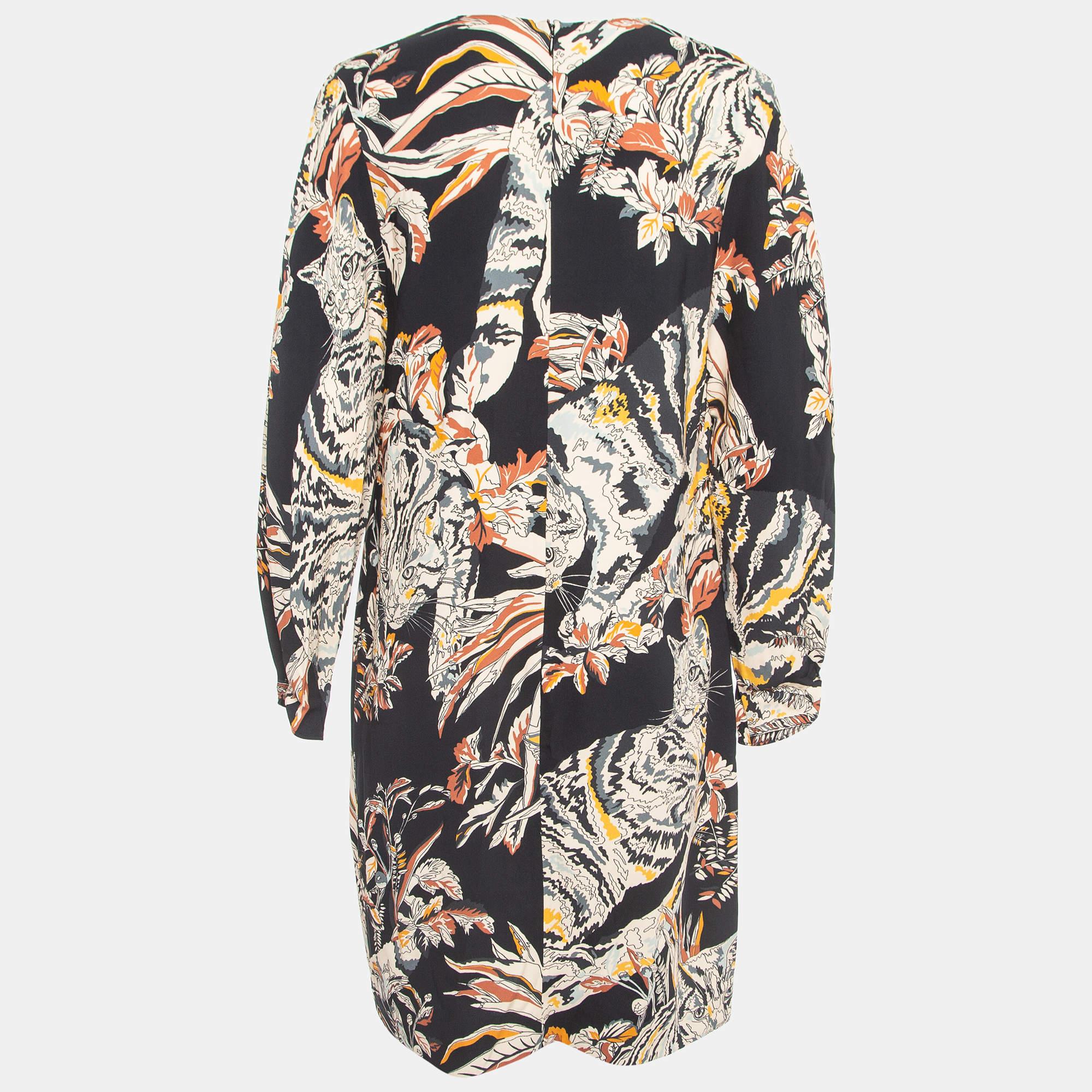 Convertido sin esfuerzo en un diseño chic, este vestido estampado de Stella McCartney es fácil de llevar y fácil de accesorizar. Con un corte precioso, este vestido seguirá siendo uno de tus favoritos temporada tras temporada.