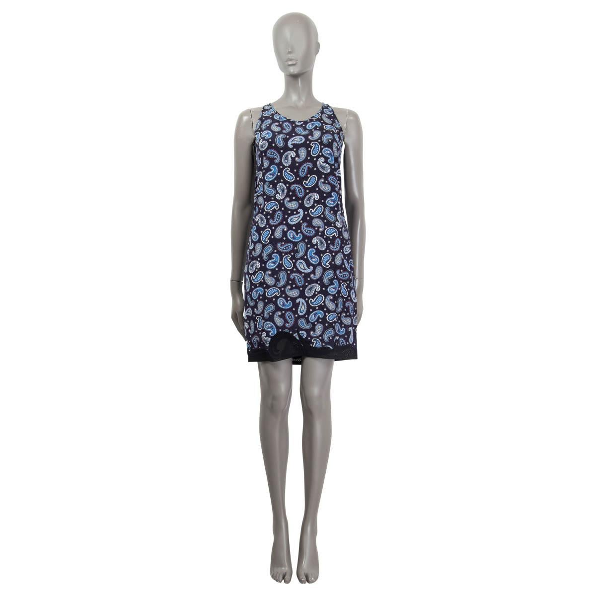 100% autentico abito senza maniche di Stella McCartney 2012 in seta blu, blu, grigio e nero (100%). Presenta una stampa paisley e un taglio laser in poliammide (72%) ed elastan (28%) neri. Si apre con una cerniera nascosta e un gancio sul retro.