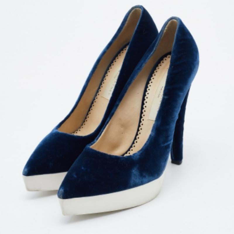 Stella McCartney - Velluto blu navy con punta a spillo - Pompe a punta misura 37,5 in vendita 1