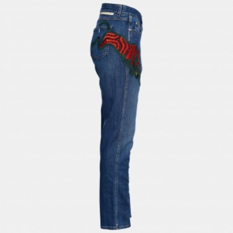 Stella McCartney jean bleu marine brodé de chat sauvage, taille M Bon état - En vente à Dubai, Al Qouz 2