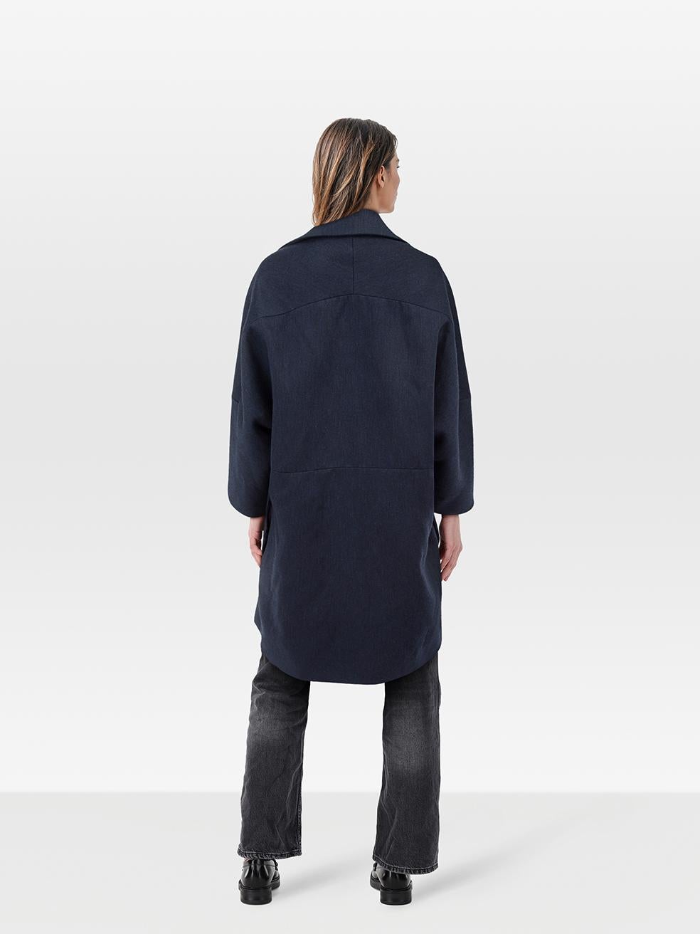 La condizione è molto buona. Questo articolo di rivendita usato di Stella McCartney non presenta quasi nessun segno di usura visibile.
 
 
 
 Dettagli
 
 
 Marina Militare
 
 Lana
 
 Cappotto
 
 Lunghezza media
 
 Maniche lunghe
 
 Petto singolo
 
