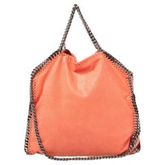 Kleine Falabella-Tasche aus orangefarbenem Kunstleder