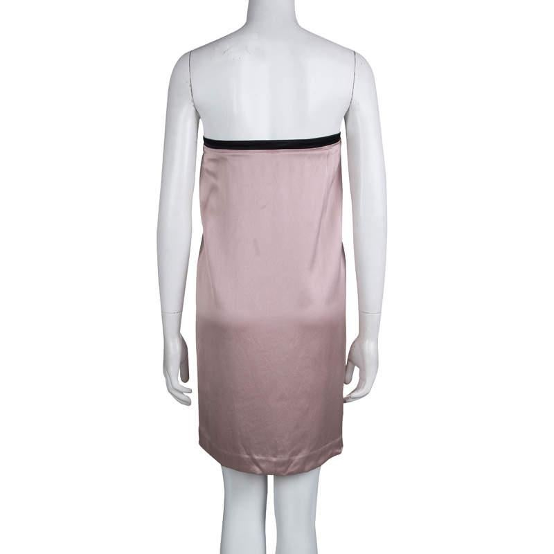 This minimalist piece from Stella McCartney is a versatile piece. Designed to be feminine with a pale pink body, it has a strapless structure with a ruched bodice. Made from lightweight silk, it is comfortable to wear.

