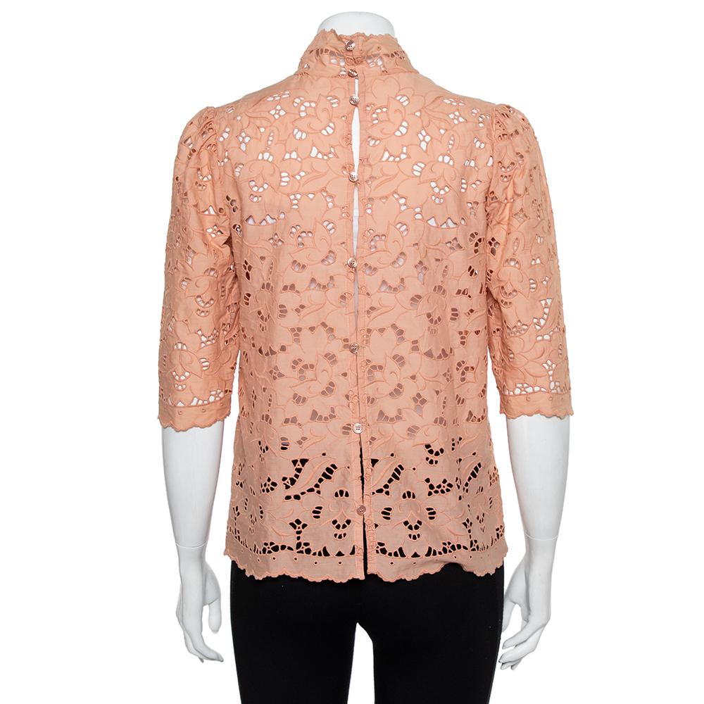 This Stella McCartney top is an impeccable example of new-fashioned designs combined with subtle style. Skillfully tailored, this gorgeous top is crafted from eyelet lace in the shade of pink. Channel a chic, feminine vibe by styling it with a