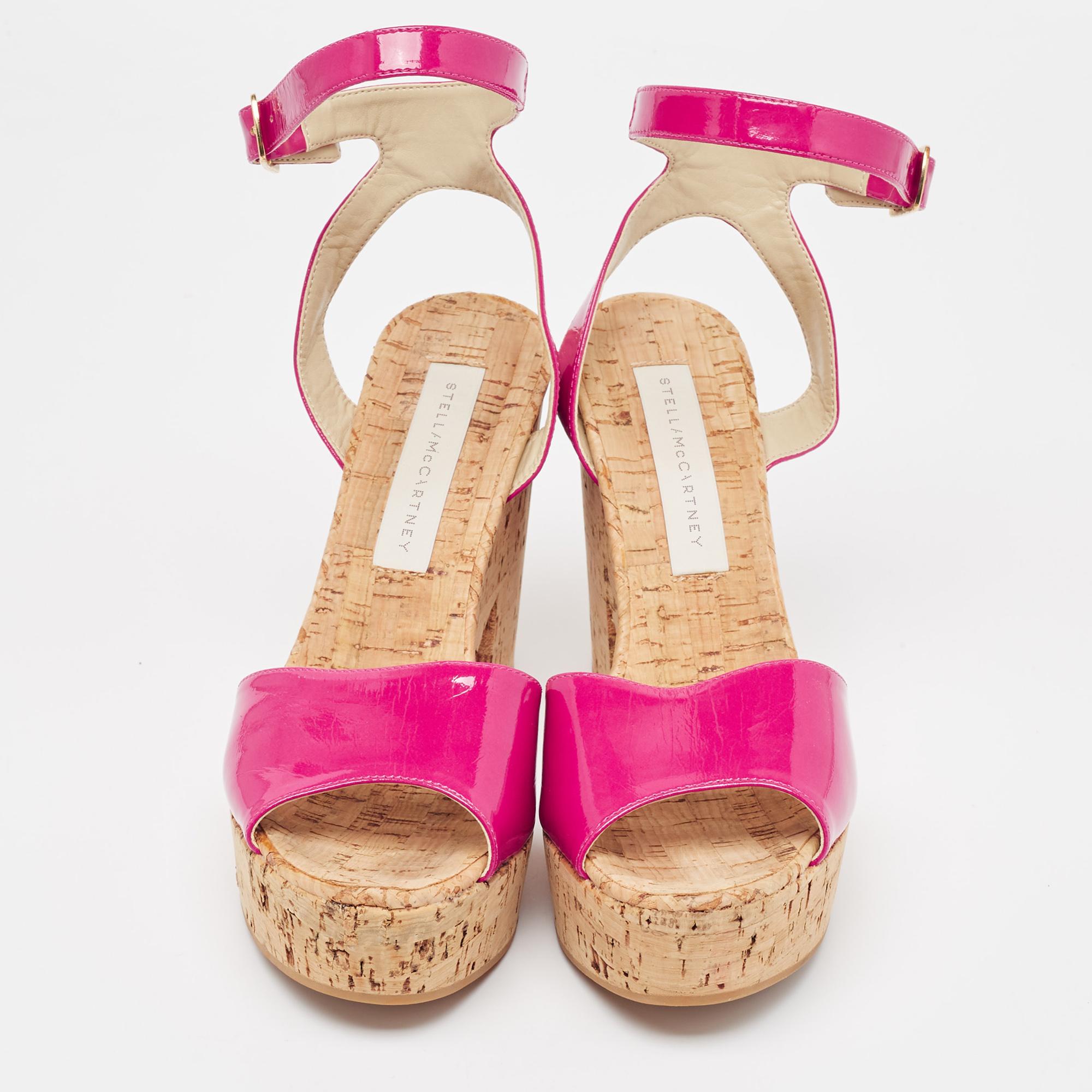 Beige Stella McCartney Sandales à lanières roses à plateforme en faux vernis et liège, taille 39 en vente