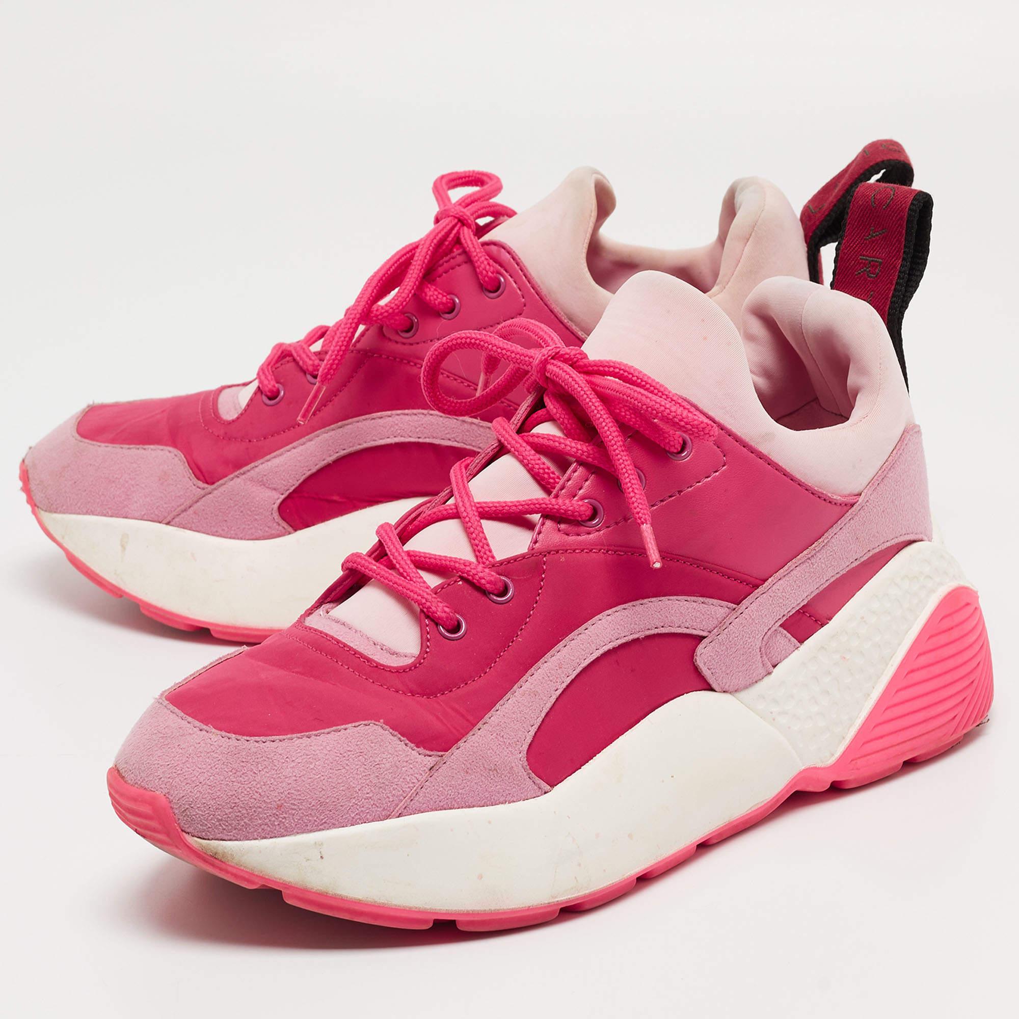 Add a statement appeal to your outfit with these Stella McCartney sneakers. Made from premium materials, they feature lace-up vamps and relaxing footbeds. The rubber sole of this pair aims to provide you with everyday ease. 