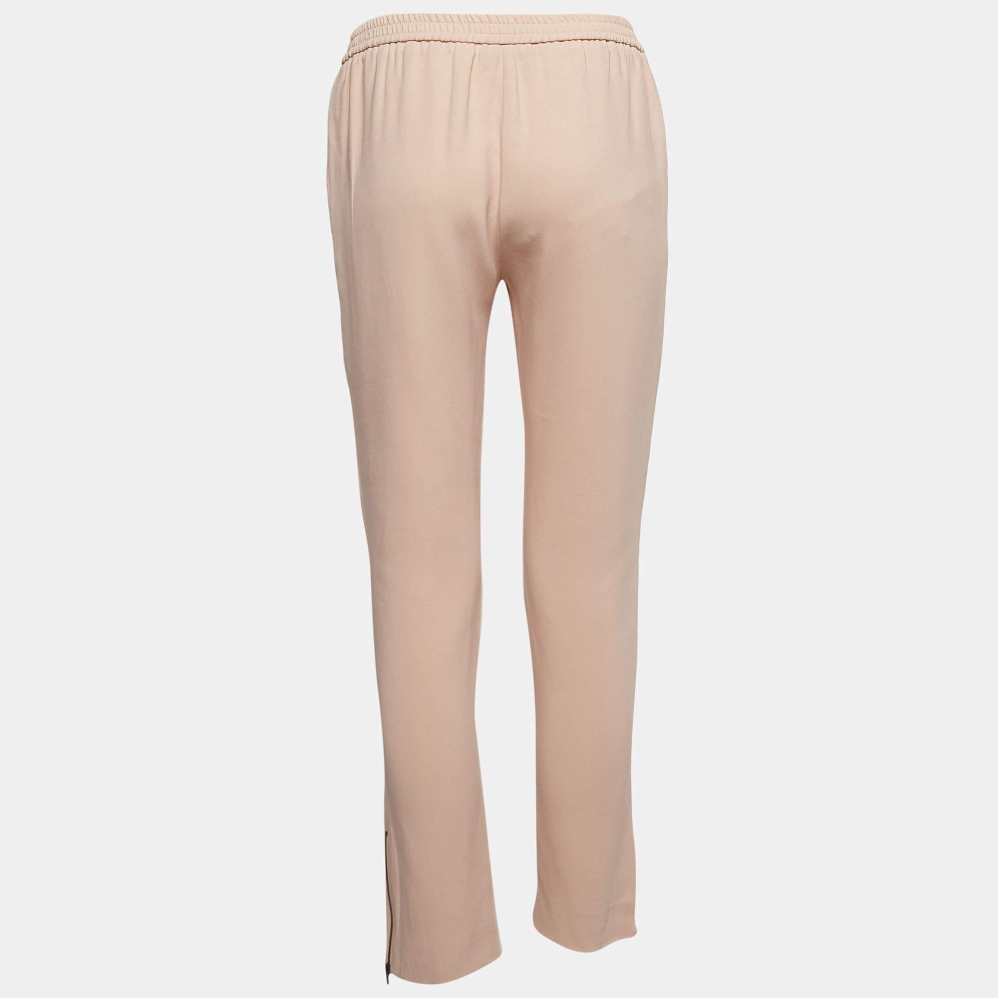 Erleben Sie die perfekte Mischung aus Komfort und Raffinesse mit dieser Stella McCartney Hose für Damen. Sie wurden sorgfältig entworfen und strahlen Vielseitigkeit und Eleganz aus, damit Sie den ganzen Tag über selbstbewusst aussehen und sich wohl