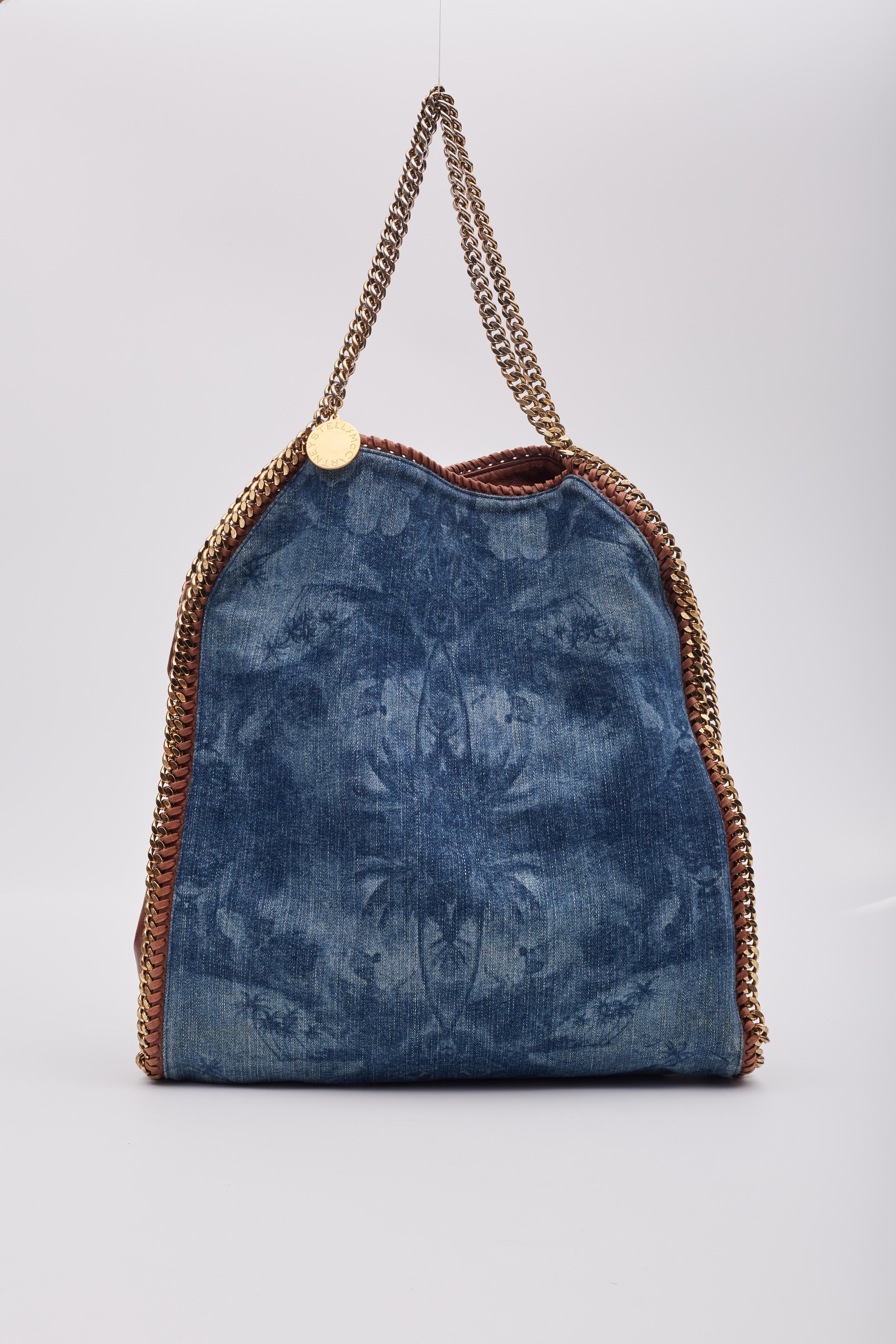 falabella mini indossata