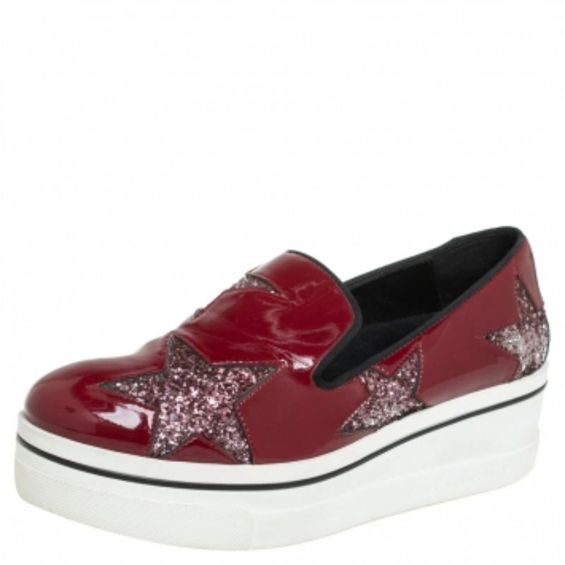 These sneakers from Stella McCartney are effortlessly chic and stylish. They have been crafted from faux patent leather and styled with round toes and glittering star-shaped motifs all over. These sneakers come equipped with comfortable faux leather