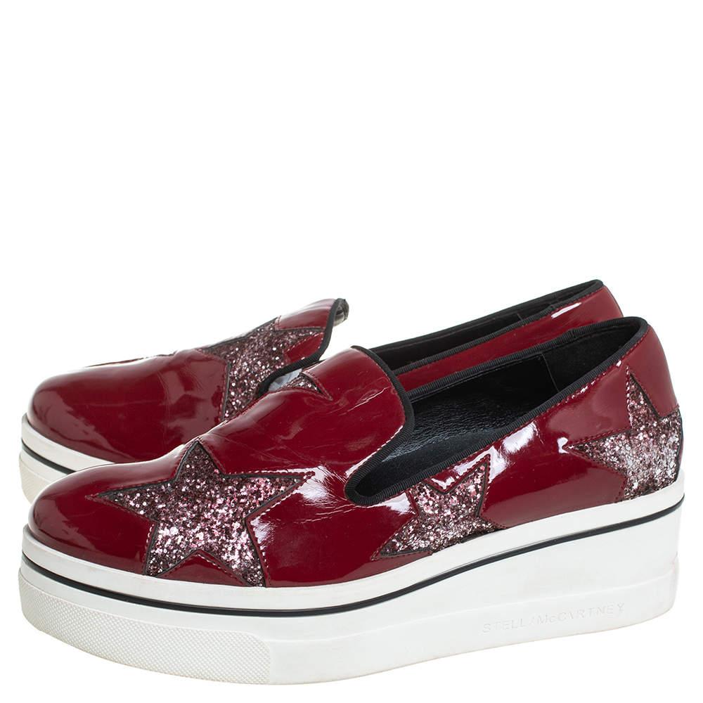 Stella McCartney Zapatillas rojas de charol con plataforma deslizante talla 38 en Bueno Estado en Dubai, Al Qouz 2
