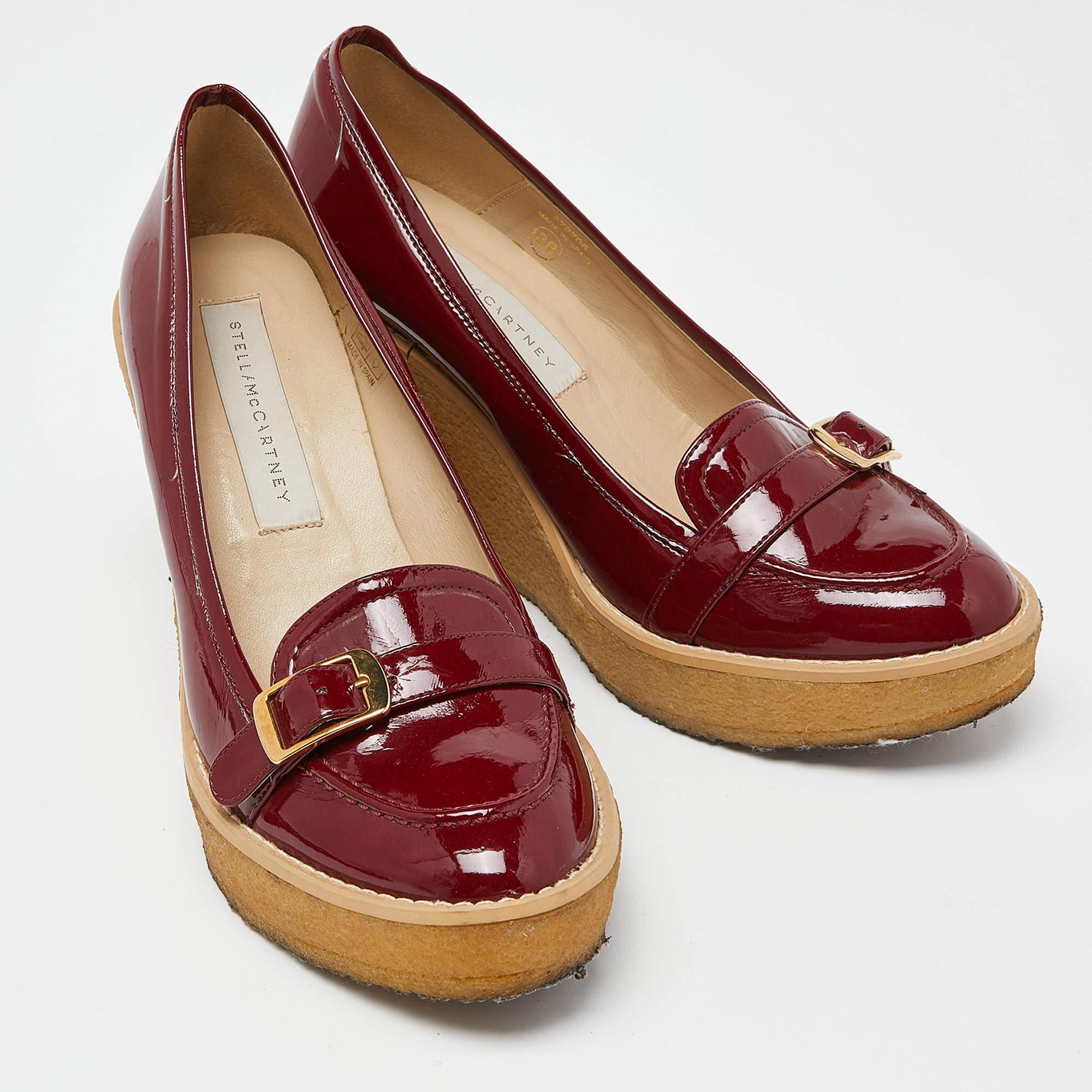 Stella McCartney Red Faux Patent Leather Wedge Platform Loafer Pumps Size 38 In Good Condition For Sale In Dubai, Al Qouz 2