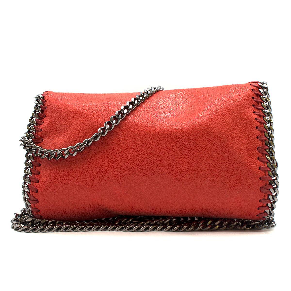Stella McCartney Red Mini Falabella Bag

-Red mini falabella bag
-Silver tone chain strap
-Woven strap detailing
-Popper closure
-One main interior pocket with one slot

Please note, these items are pre-owned and may show signs of being stored even