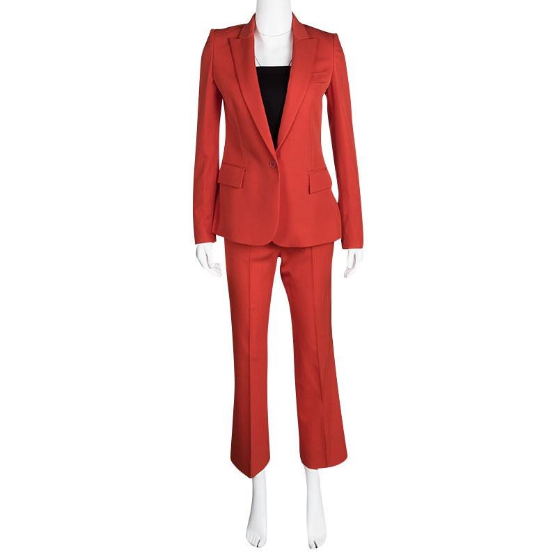 Let the world see your personal style with this high-fashion pantsuit from Stella McCartney. The blazer comes with a front button, pockets, and notched lapels, while the pants come with front fastening and a cropped design. Throw in a pair of
