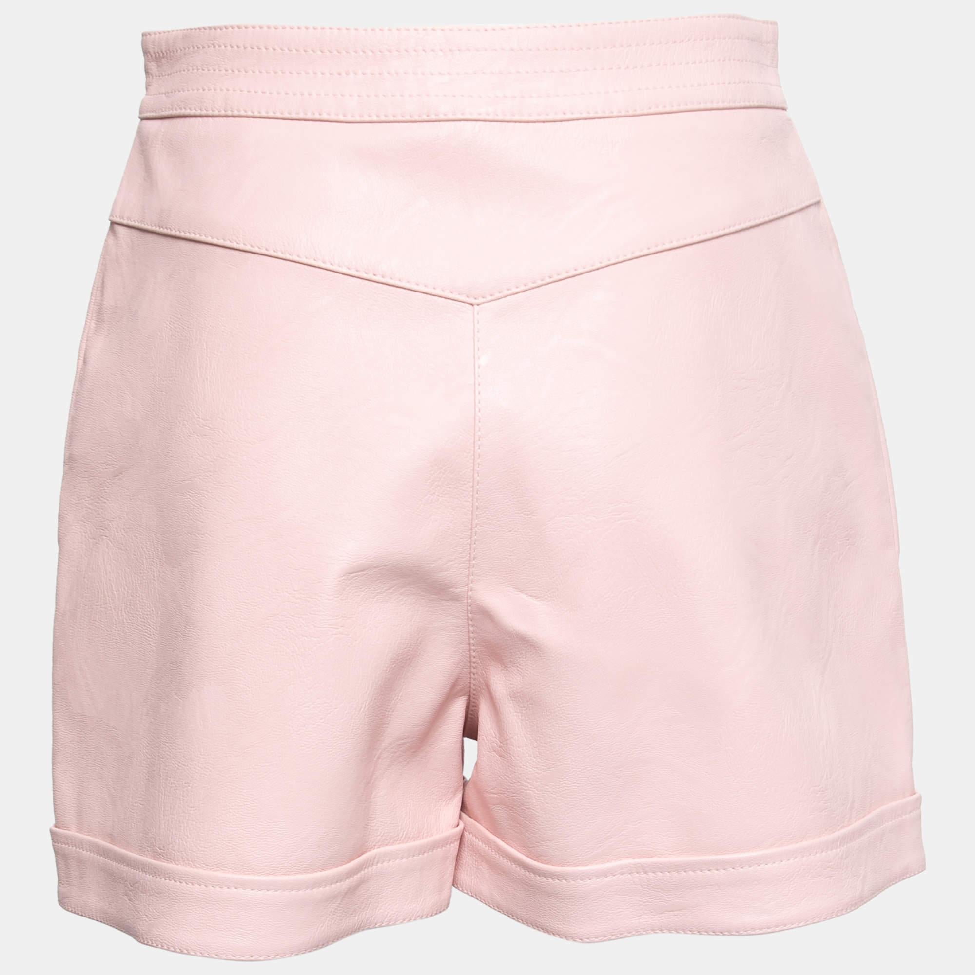 Les vacances à la plage exigent une jolie paire de shorts comme celui-ci. Cousu à l'aide d'un tissu de haute qualité, ce short est agrémenté de détails classiques et présente une superbe longueur. Portez-le avec des hauts courts ou des T-shirts.

