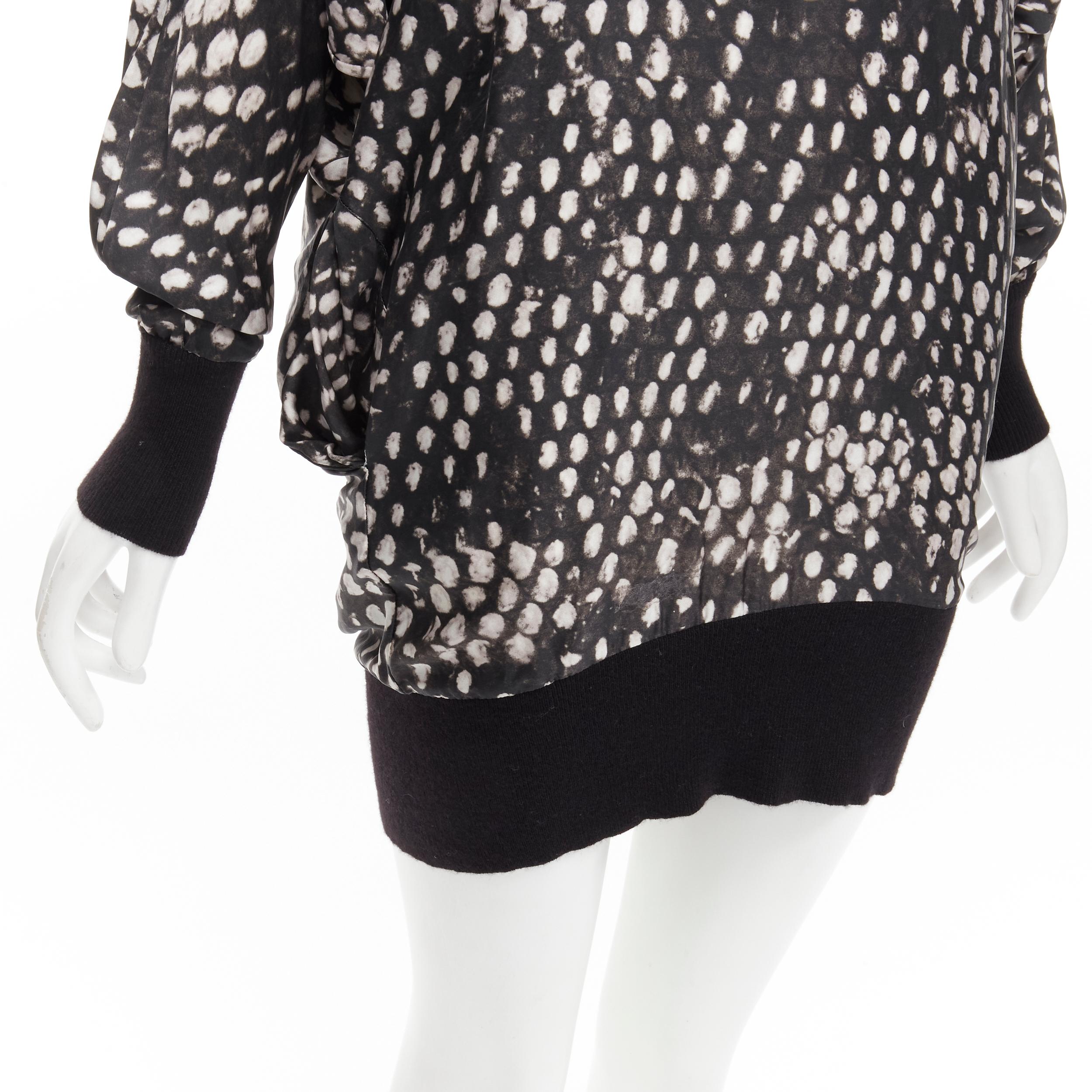 STELLA MCCARTNEY silky black white spot print dolman sleeves relaxed dress
Reference: YNWG/A00169
Brand: Stella McCartney
Designer: Stella McCartney
Material: Feels like silk
Color: Black, White
Pattern: Dotted
Closure: Keyhole Button
Extra Details: