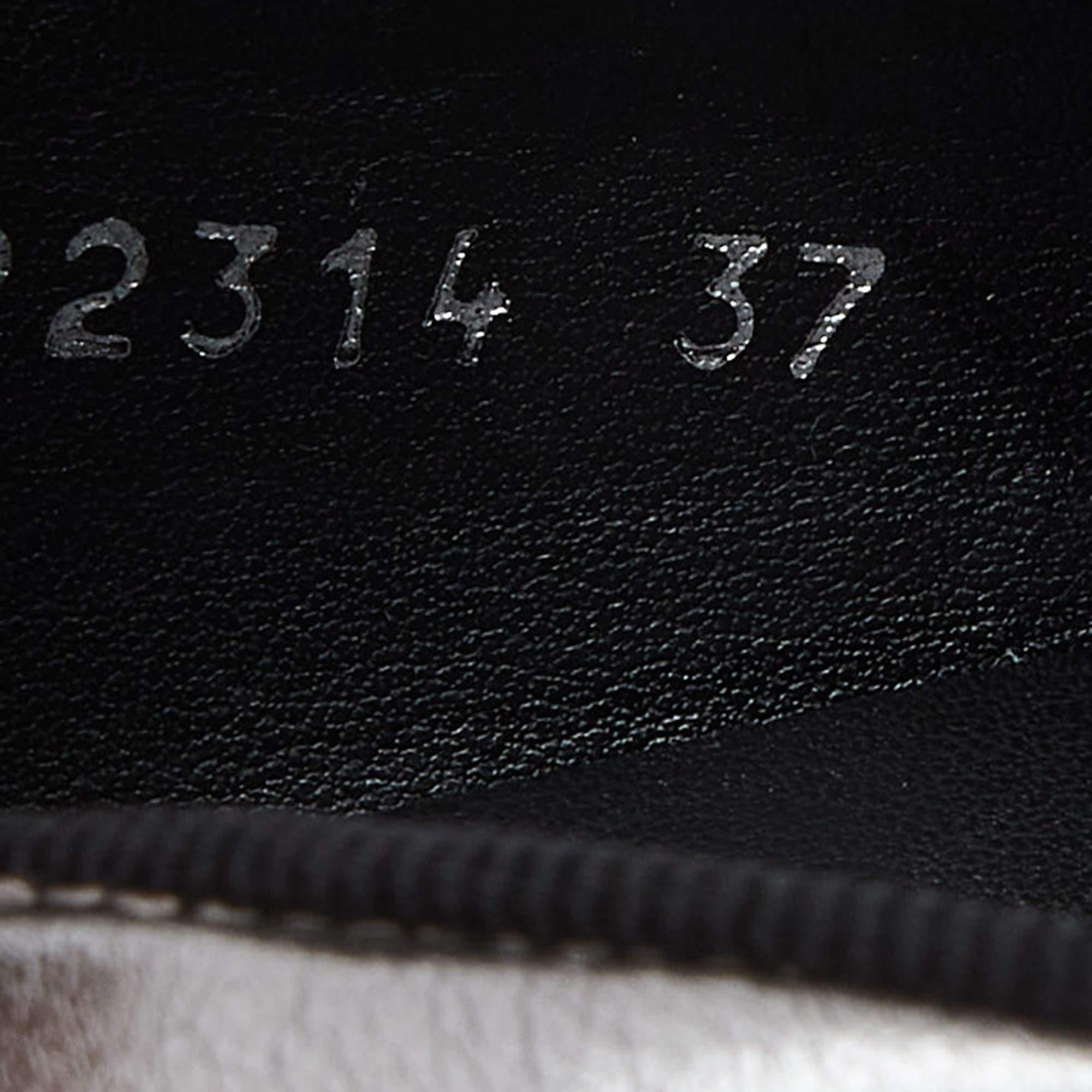 Stella McCartney Silver/Black Faux Leather Binx Star Slip On Sneakers Size 37 In Good Condition For Sale In Dubai, Al Qouz 2