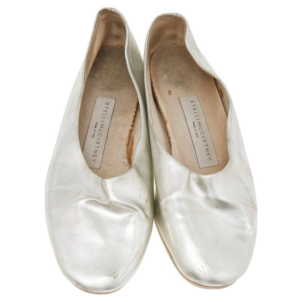 Stella McCartney Silver Faux Leather Ballet Flats Size 36 In Fair Condition In Dubai, Al Qouz 2