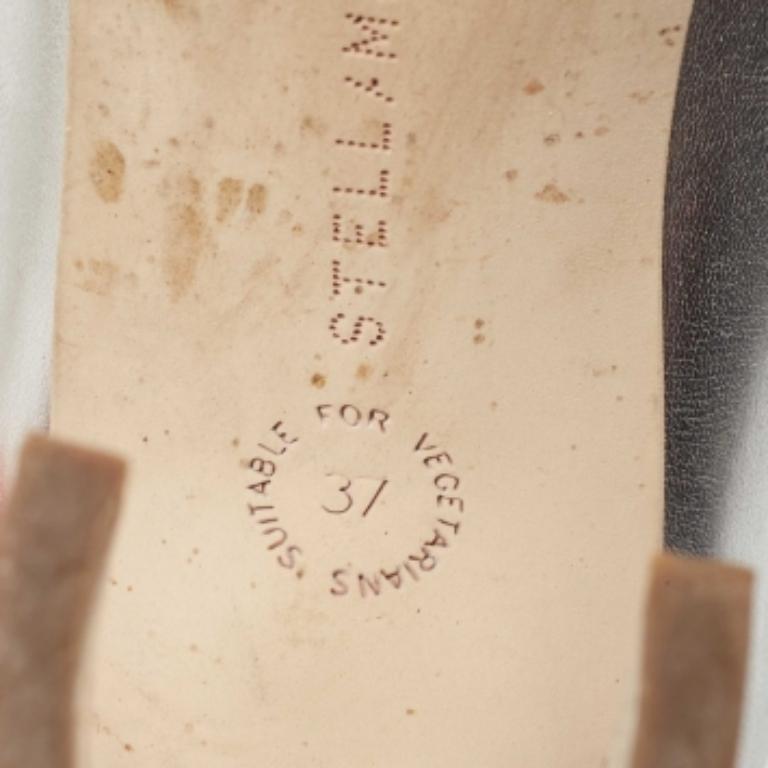 Stella McCartney Silberne Kunstleder-Pumps Größe 37 im Angebot 4