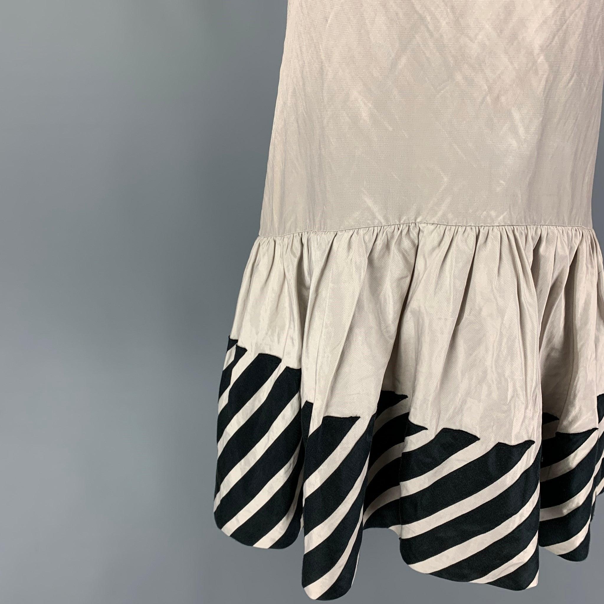 STELLA McCARTNEY dress comes in a beige cotton with a black stripe trim featuring a shift style, sleeveless, ruffled skirt, and a back zip up closure.
Very Good
Pre-Owned Condition. Light wear. As-is. 

Marked:  42 

Measurements: 
 
Shoulder: 15