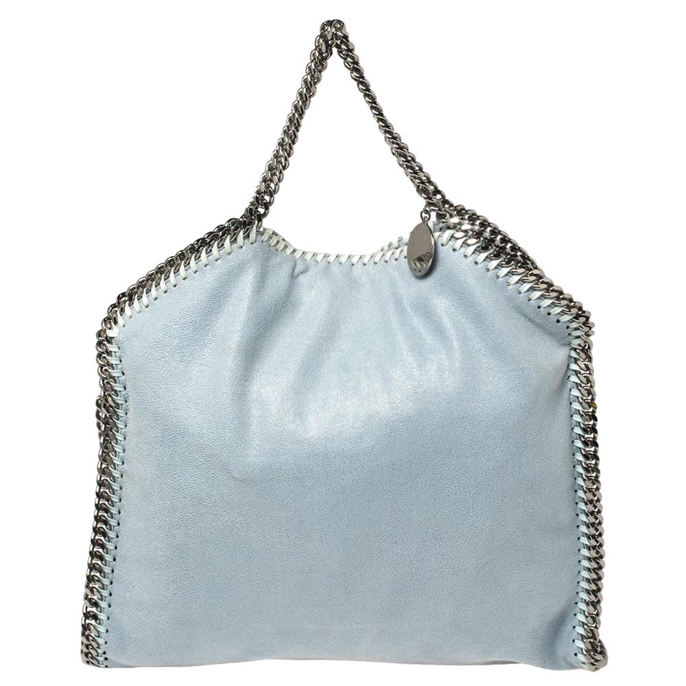 This Falabella shopper tote from Stella McCartney will make the dream of countless women come true. Crafted from faux leather, it is durable and stylish. While the chain detailing elevate its beauty, the fabric-lined interior will dutifully hold all