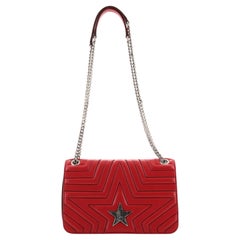 Stella McCartney Star Flap Umhängetasche aus gestepptem Leder Klein