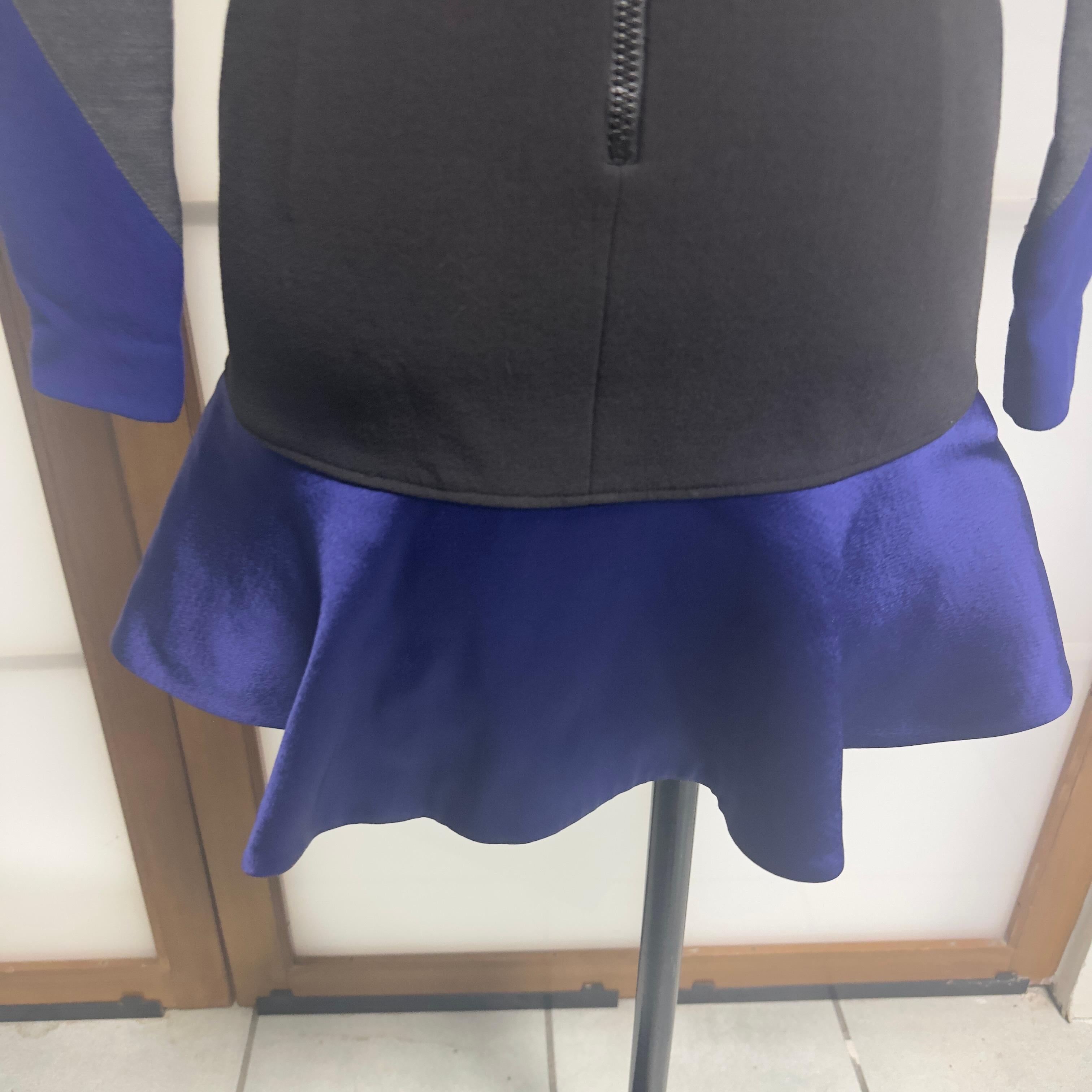 Mini robe structurée en laine et satin Stella McCartney - Runway FW2012 - en vente 1