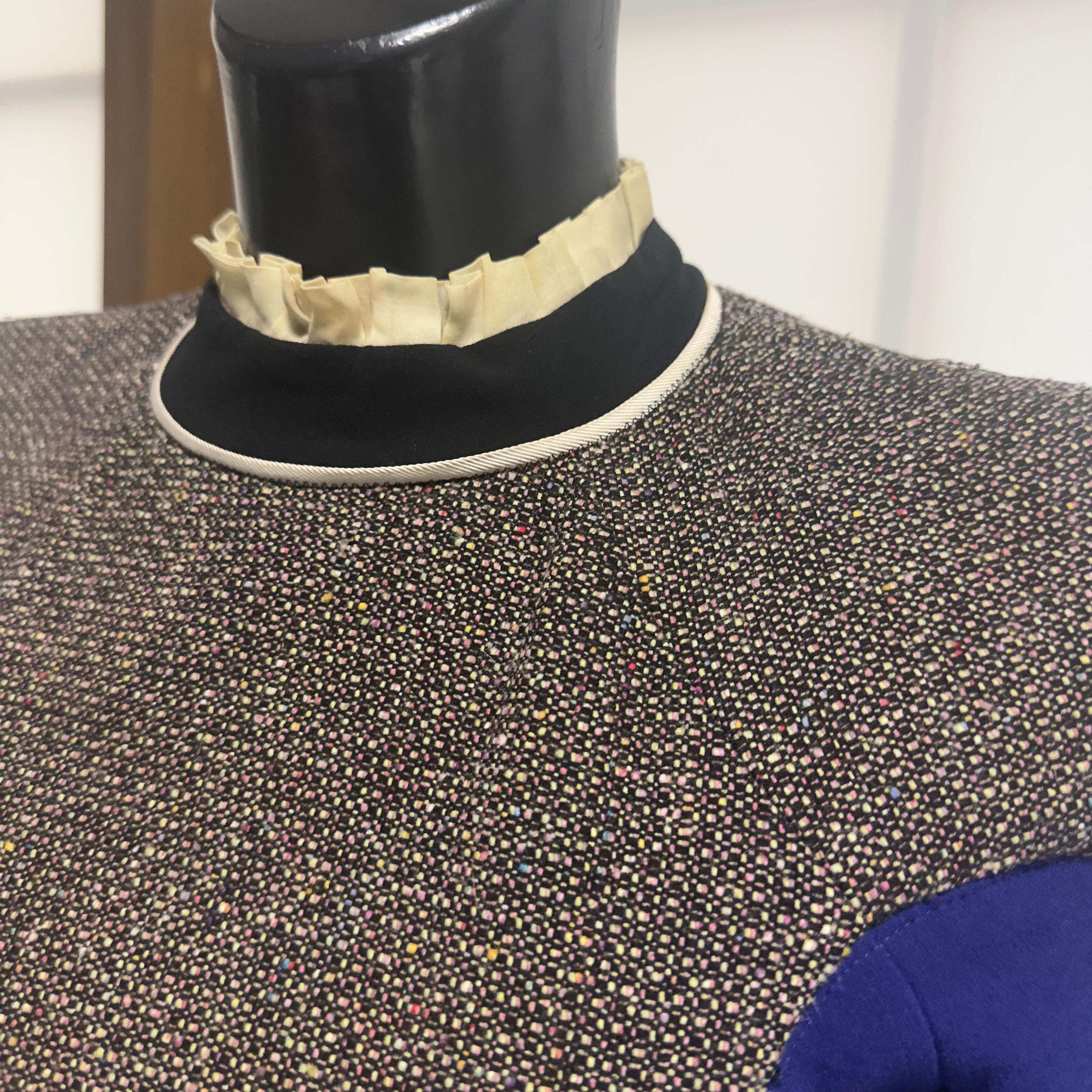 Mini robe structurée en laine et satin Stella McCartney - Runway FW2012 - en vente 2