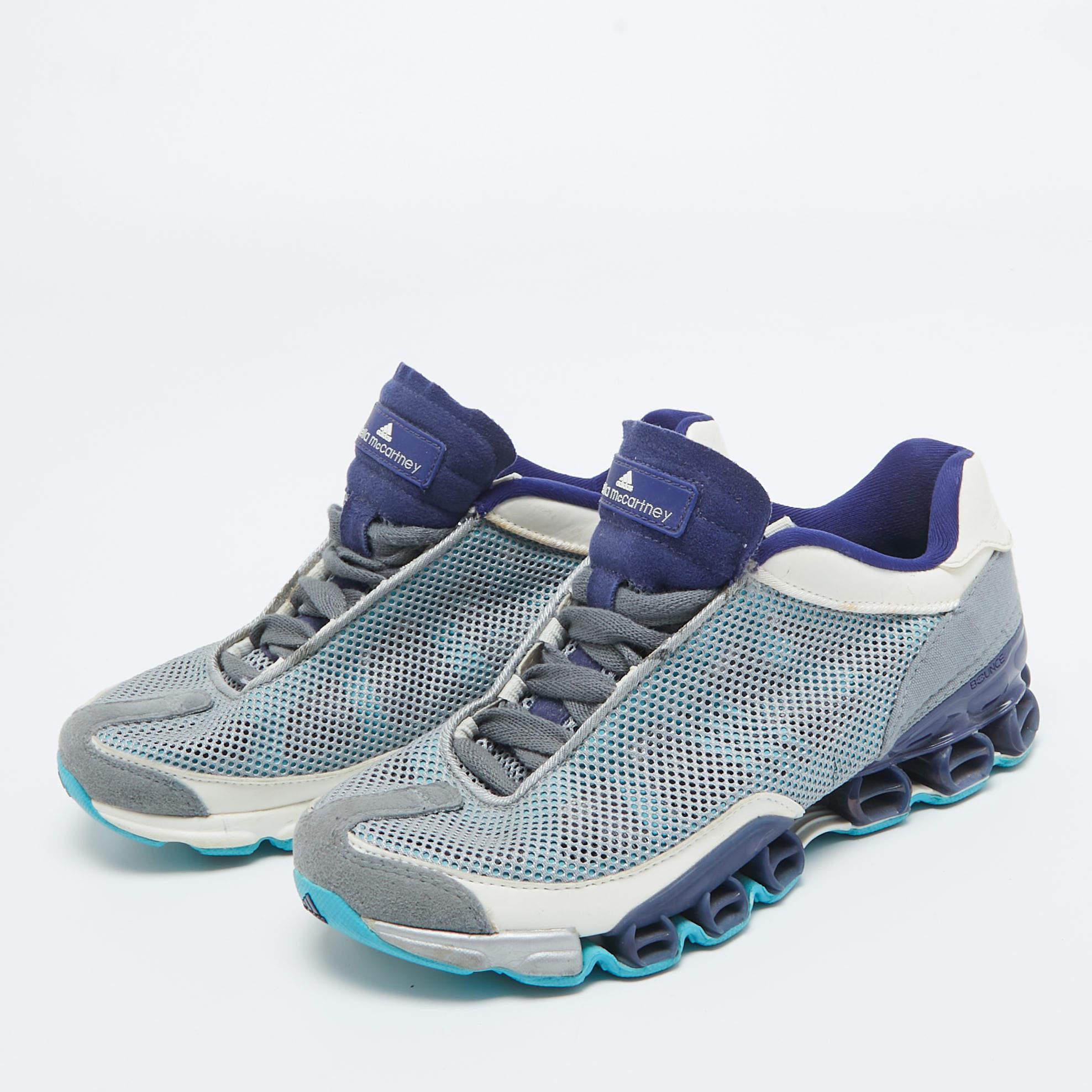 Diese fabelhaften Sneaker vereinen Komfort und High Fashion in sich. Sie wurden aus hochwertigen MATERIALEN in einem robusten Design gefertigt. Fügen Sie sie Ihrem Kleiderschrank hinzu und gehen Sie stilvoll durch die Straßen!