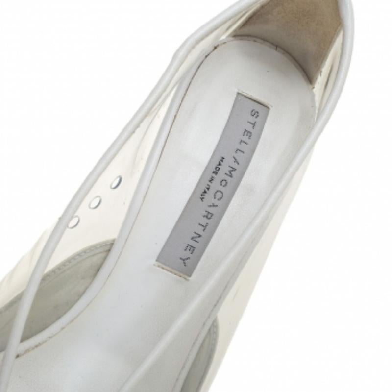 Gray Stella McCartney White Faux Leather And PVC Pointed Toe Pumps Size 40 For Sale
