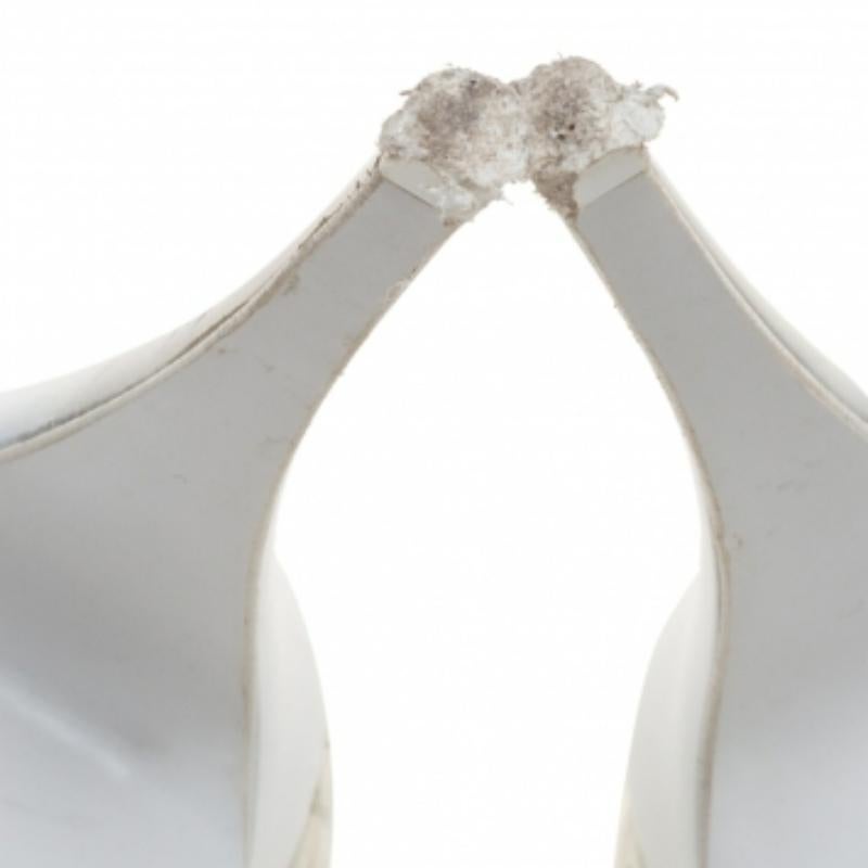 Stella McCartney White Faux Leather And PVC Pointed Toe Pumps Size 40 For Sale 3