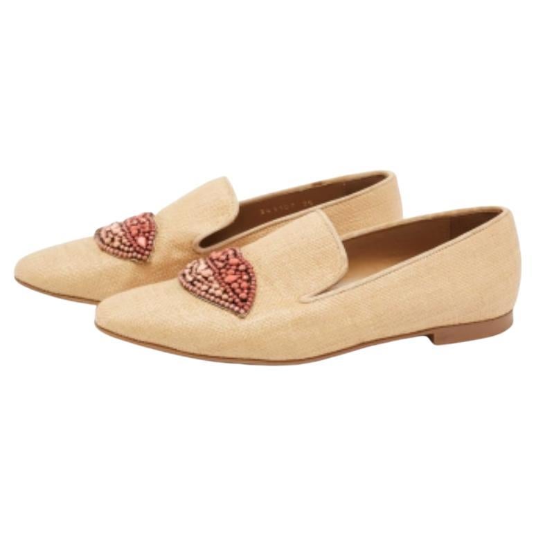 Walk stylishly in these Tatami smoking slippers from Stella McCartney. Designed using brown woven raffia on the exterior, these slippers flaunt embellishments on the vamps and a slip-on style. Wear these slippers with your attire for a stylish look.