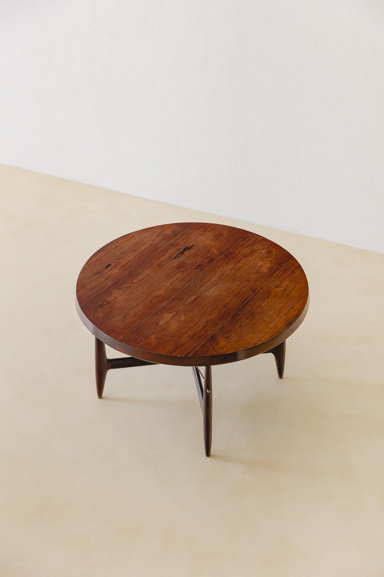 Mid-Century Modern Stella Round Expandable Table by Sergio Rodrigues, Brazilian Midcentury Design For Sale