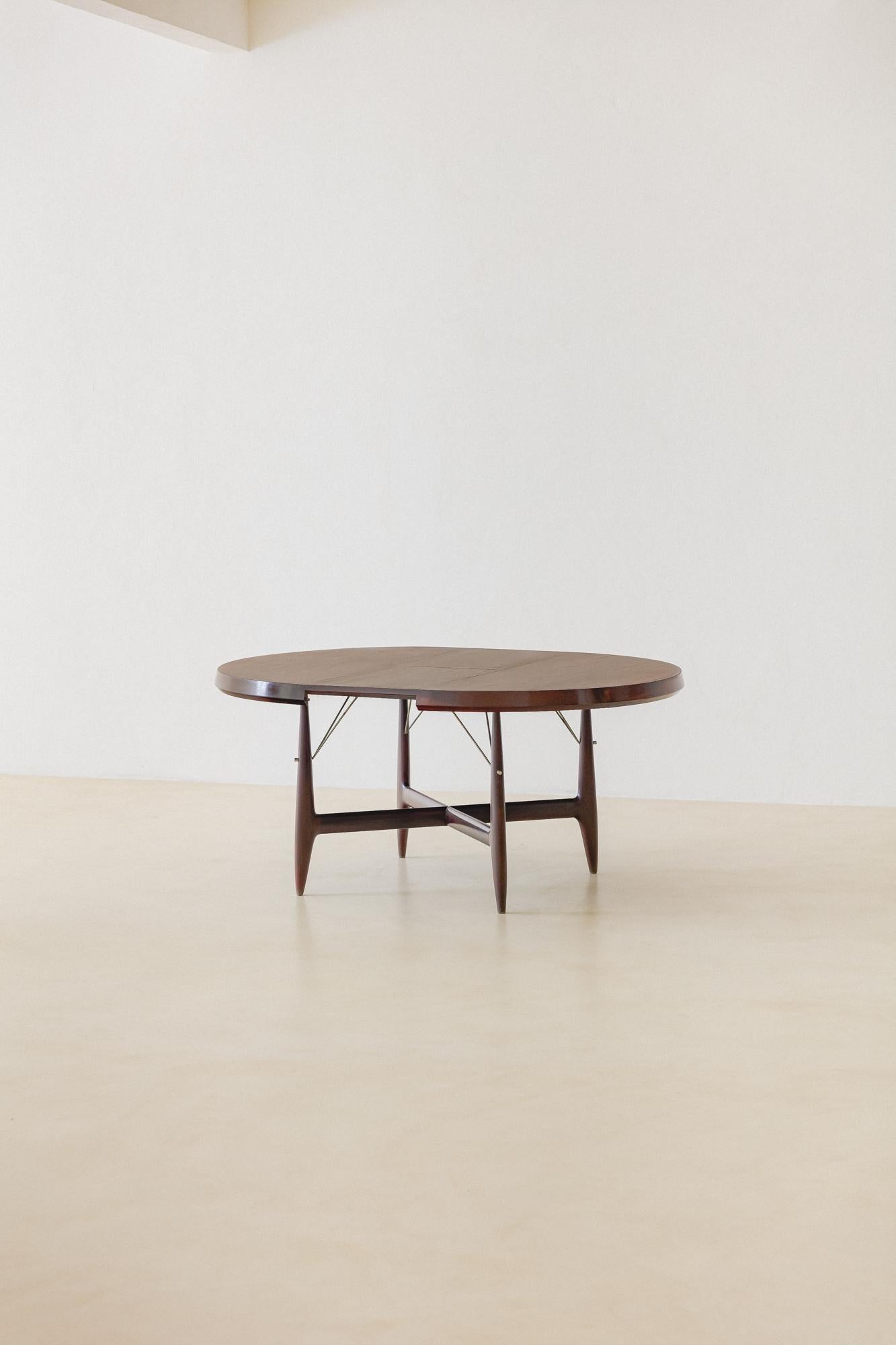 Mid-20th Century Stella Round Expandable Table by Sergio Rodrigues, Brazilian Midcentury Design For Sale