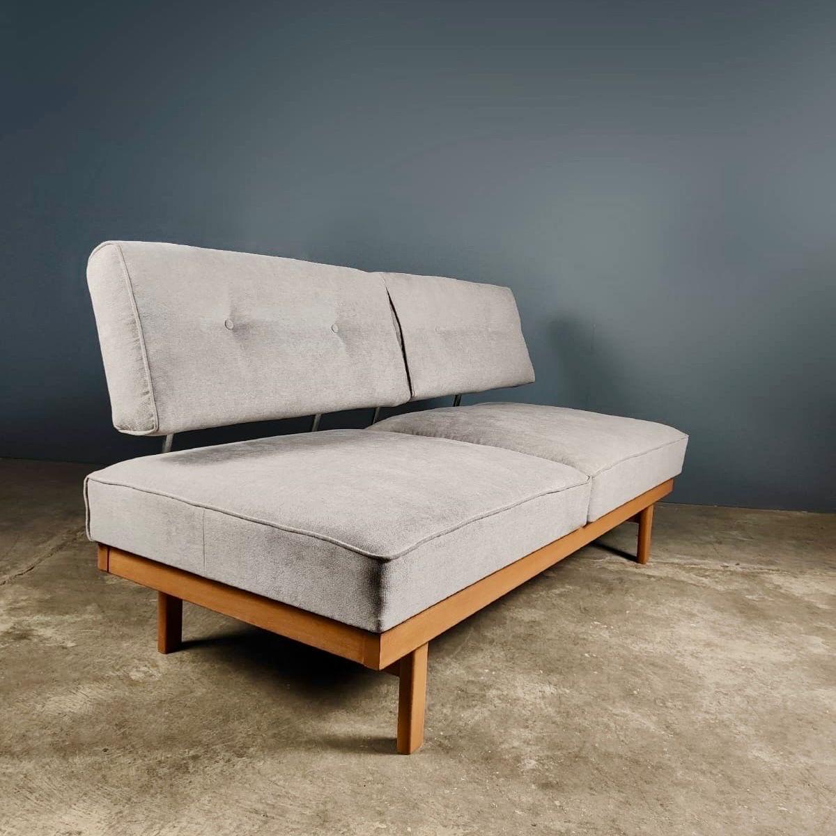 Neuer Bestand ✅

Stella Sofabett von Wilhelm Knoll und Walter Knoll für Knoll International Mid Century Vintage Retro MCM

Dies ist ein fantastisches Original Vintage-Modell 'Stella' Schlafsofa von Wilhelm und Walter Knoll für Knoll International.