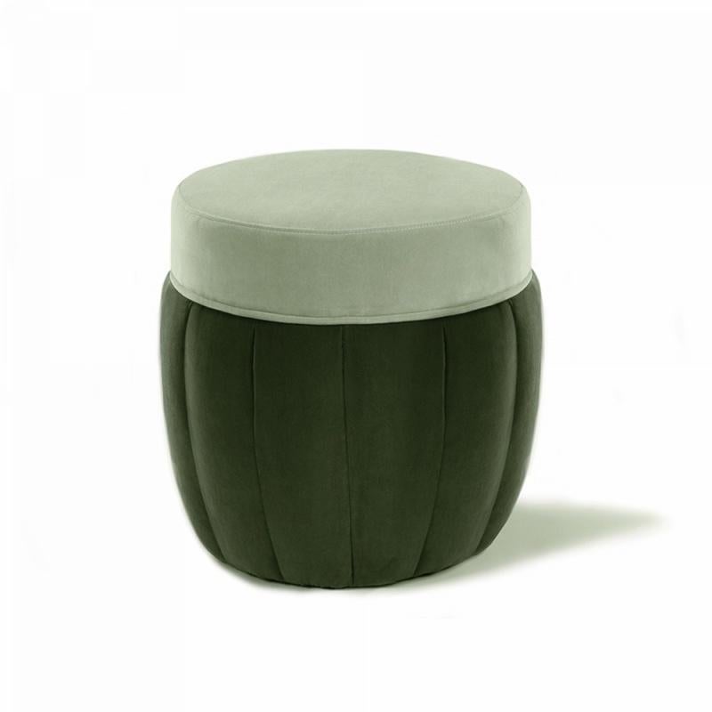 This elegant stool named Stella is unique in its conception. Format enhanced by the piping details, where different textures are coordinated. The top offers a perfect surface for creative textures to be applied. Available in different finishing’s.