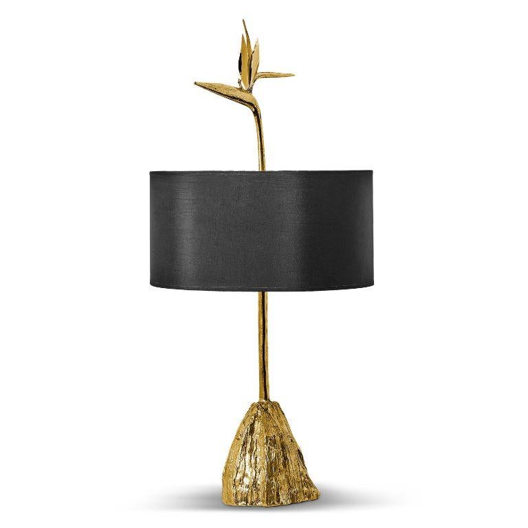 Stella Tischlampe: Elegance aus poliertem Messing - Skulpturale Lights für die Inneneinrichtung (Organische Moderne) im Angebot