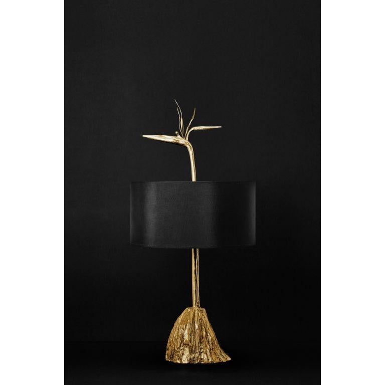Stella Tischlampe: Elegance aus poliertem Messing - Skulpturale Lights für die Inneneinrichtung (Lackiert) im Angebot