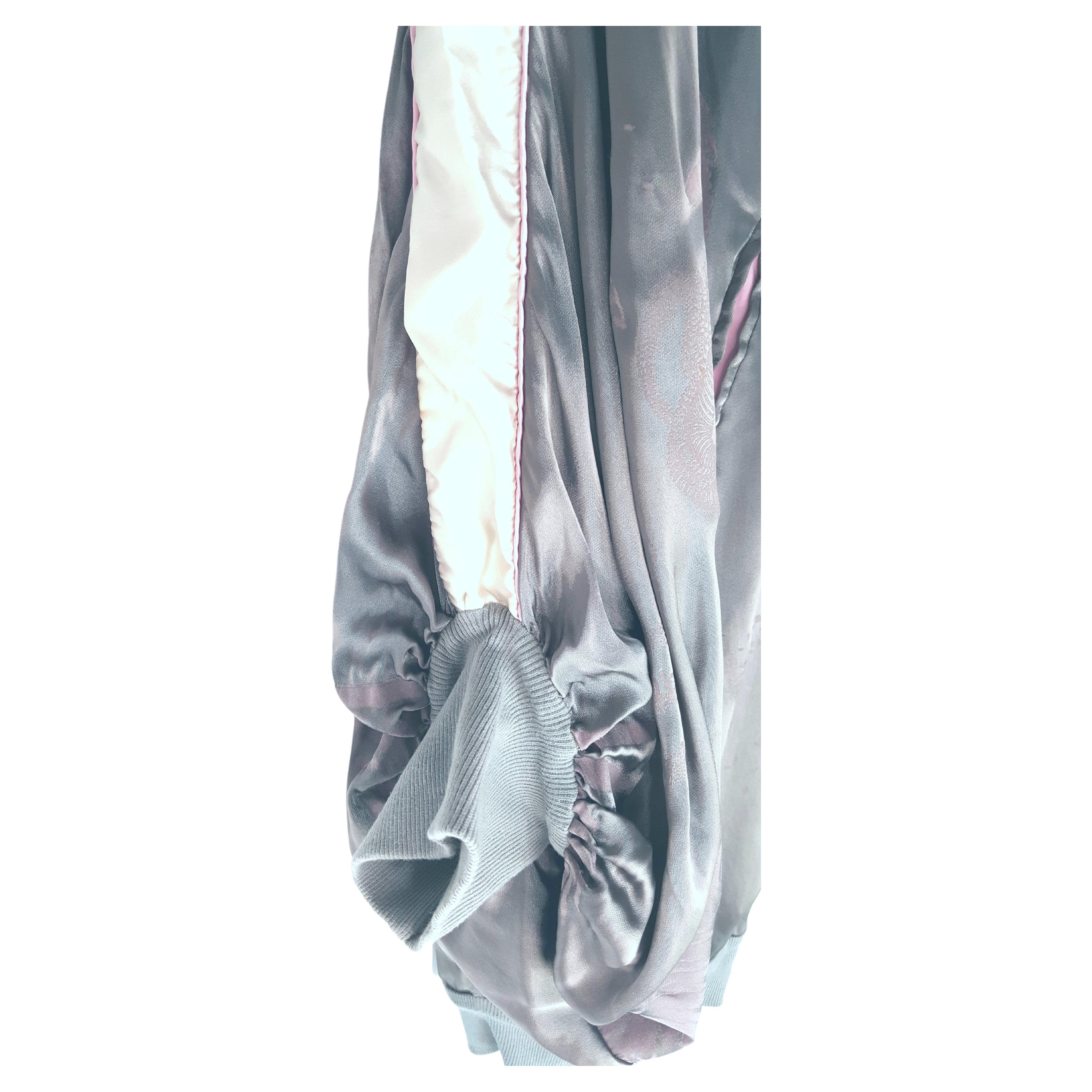 StellaMcCartney - Mini-robe disco ou bomber à épaules dénudées, imprimé satin de soie, 2003 en vente 6