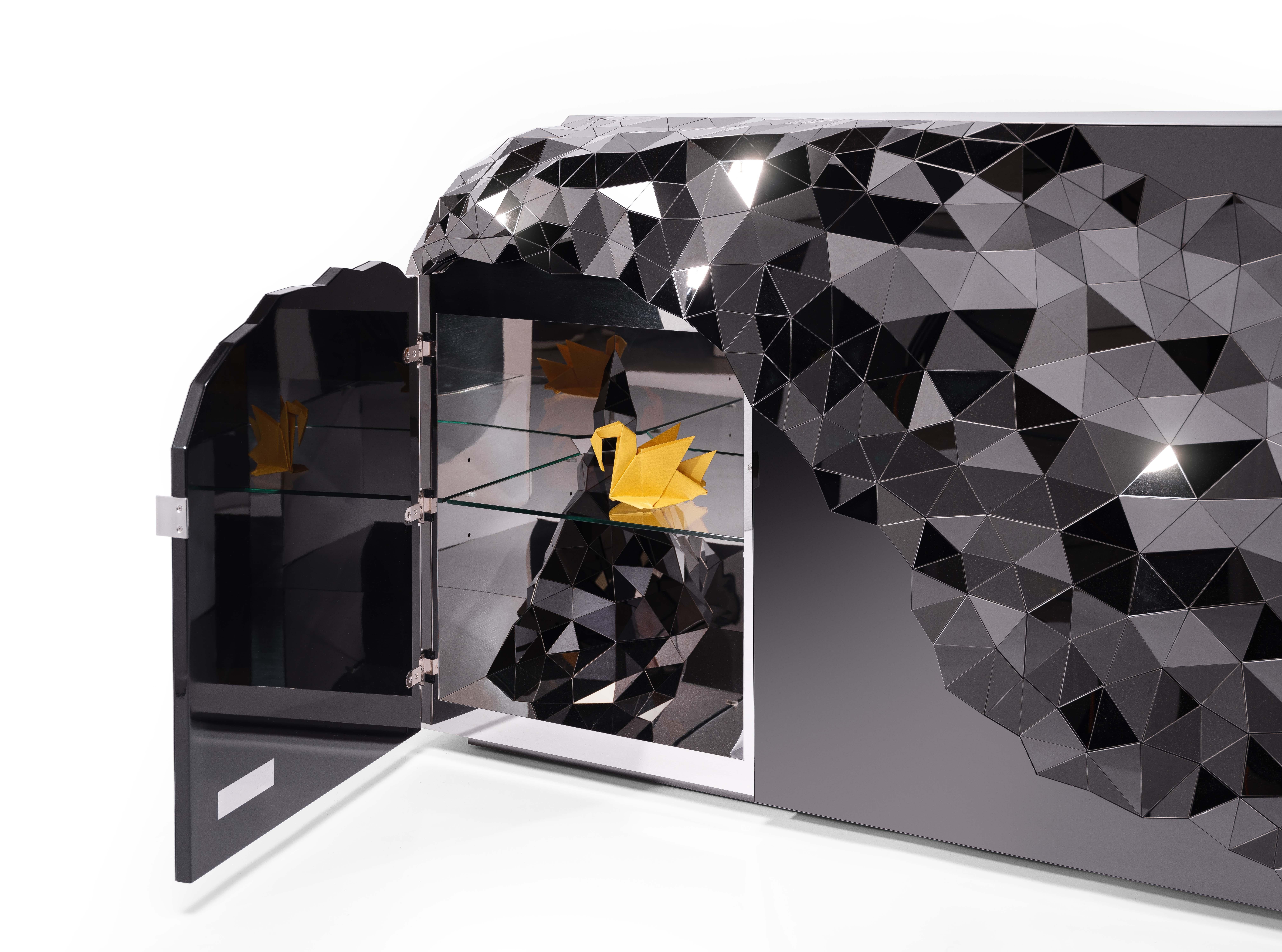 Lucidato Armadio STELLAR in acciaio lucido a specchio nero onice di Jake Phipps in vendita