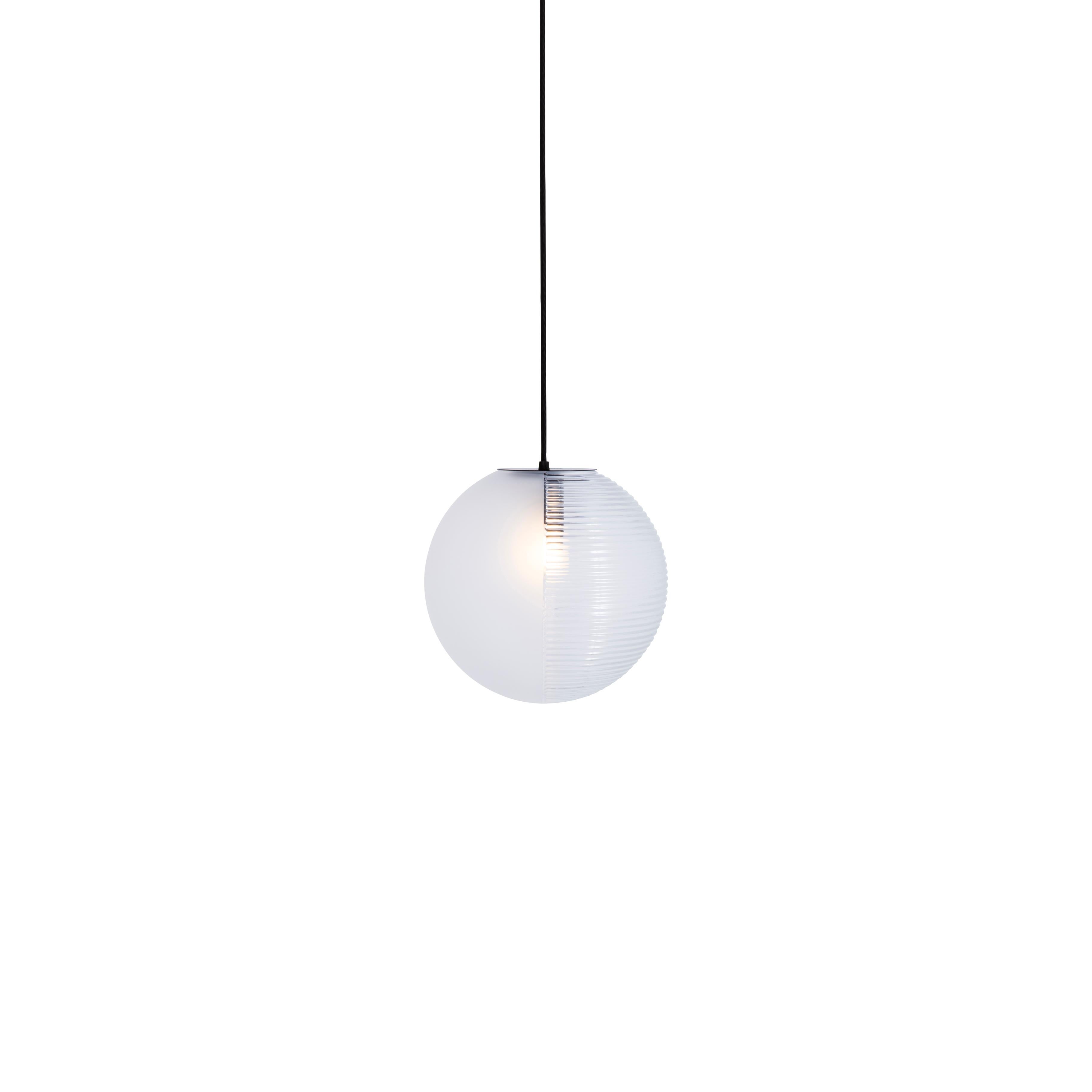 Stellar mini transparent acetato pendant by Pulpo.
Dimensions: D18 x H320 cm.
Materials: handblown glass coloured, stainless steel wire, textile cable.

Also available in different finishes: aubergine acetato aubergine, smoky grey acetato smoky