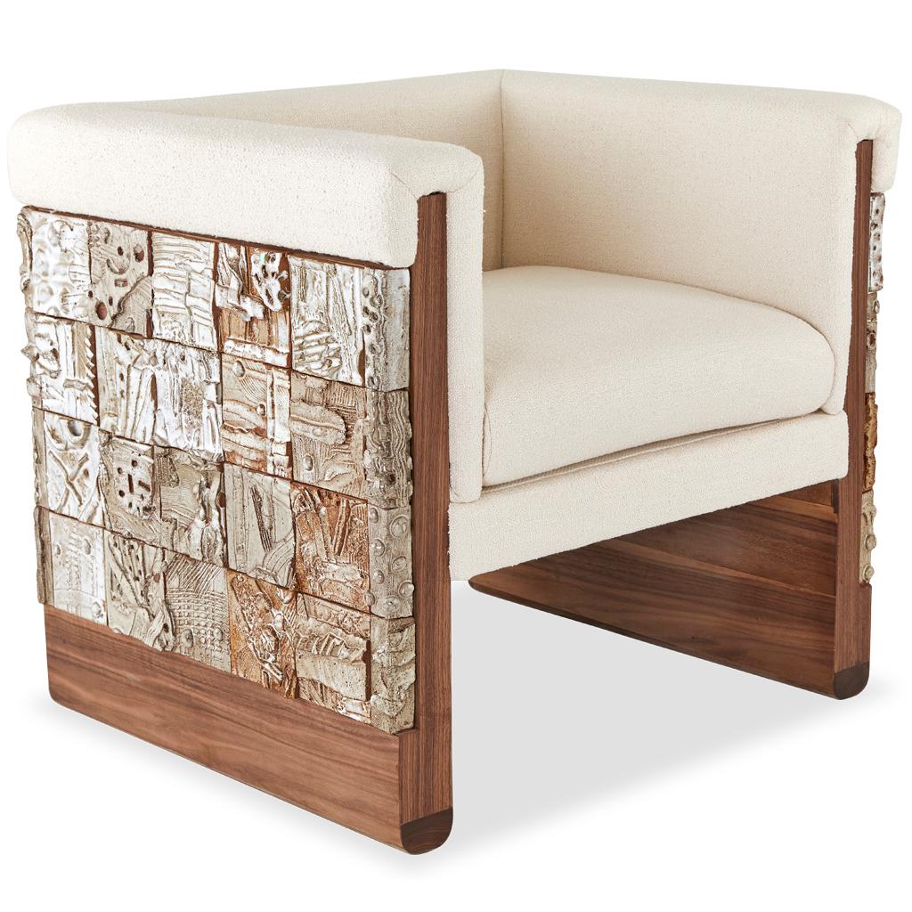 La chaise de salle à manger de luxe sur mesure Stellar est conçue par Egg Designs et fabriquée en Afrique du Sud. Cette chaise longue fait partie de la collection Stellar qui se compose d'une chaise longue, d'une chaise de salle à manger et d'un
