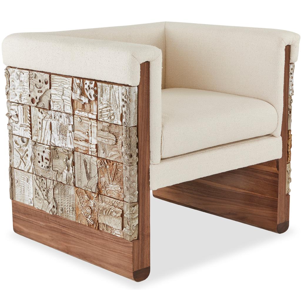 Stellar Modern Handmade Ceramic Walnut, Boucle'' Upholstered Luxury Dining Chair (Handgefertigt) im Angebot